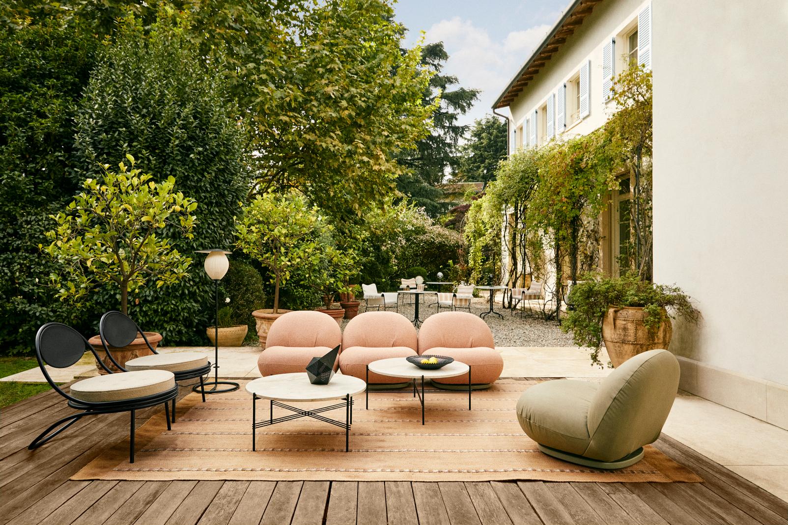 Zahradní konferenční stolek TS z travertinu s černým podstavcem