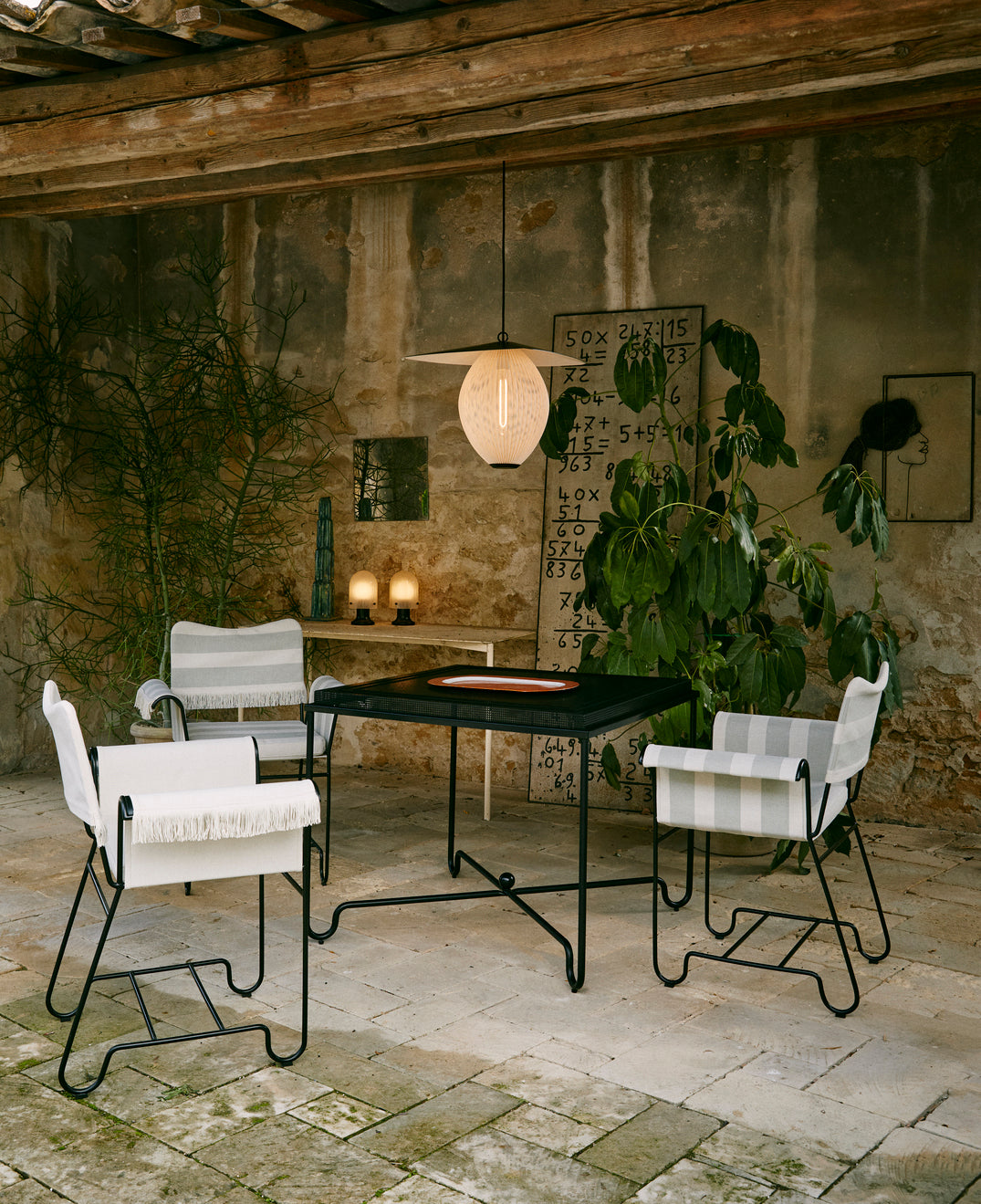 TROPIQUE garden chair beige with a white steel base