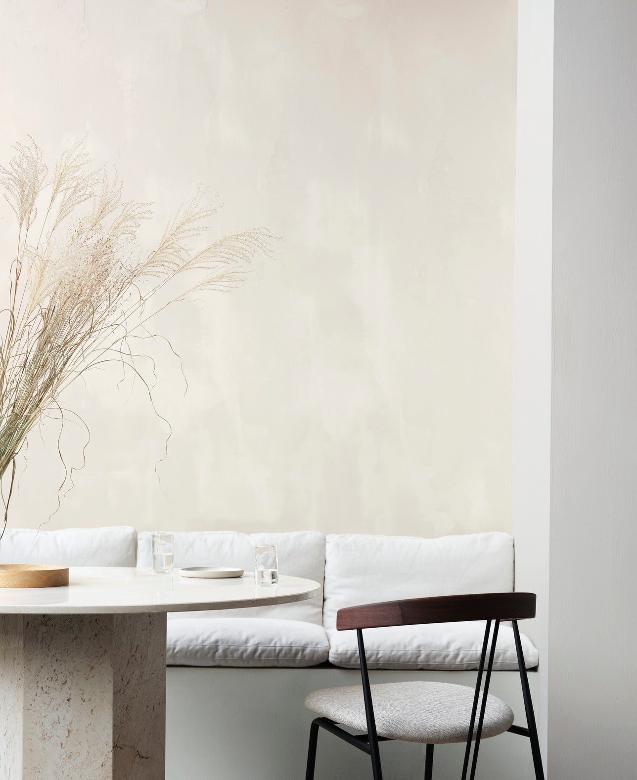 EPIC Cream Round Table Travertine