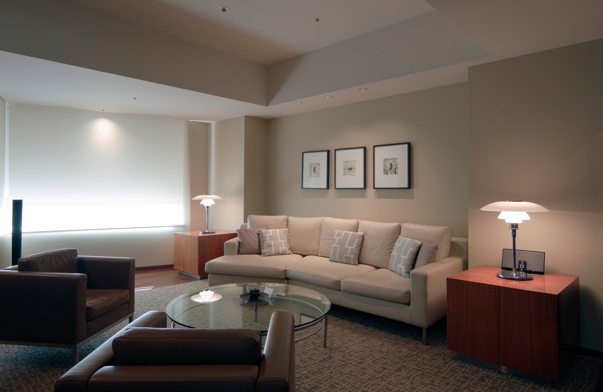 Stolní lampa PH 4½-3½ bílá s chromovaným podstavcem