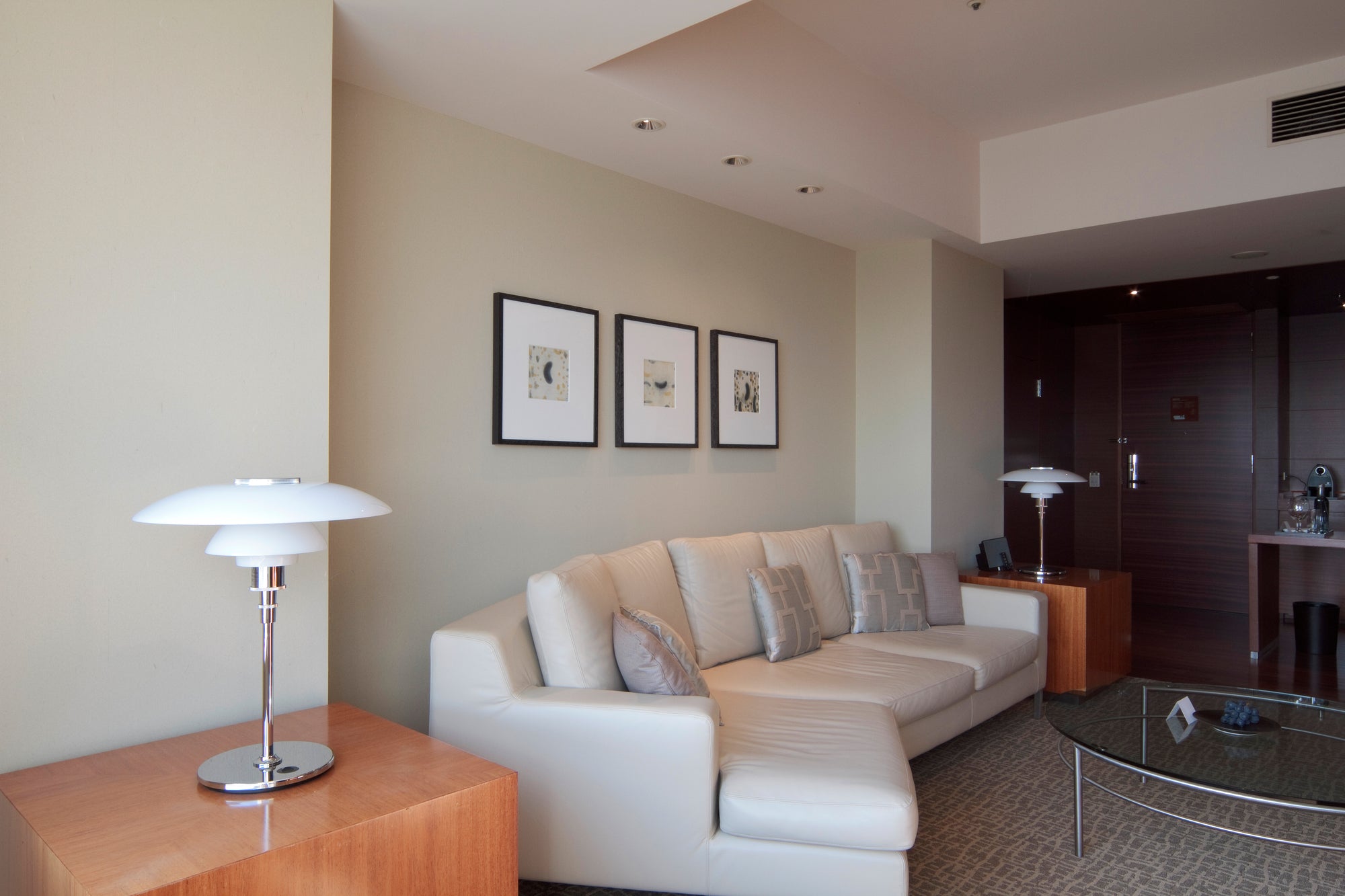 Stolní lampa PH 4½-3½ bílá s chromovaným podstavcem