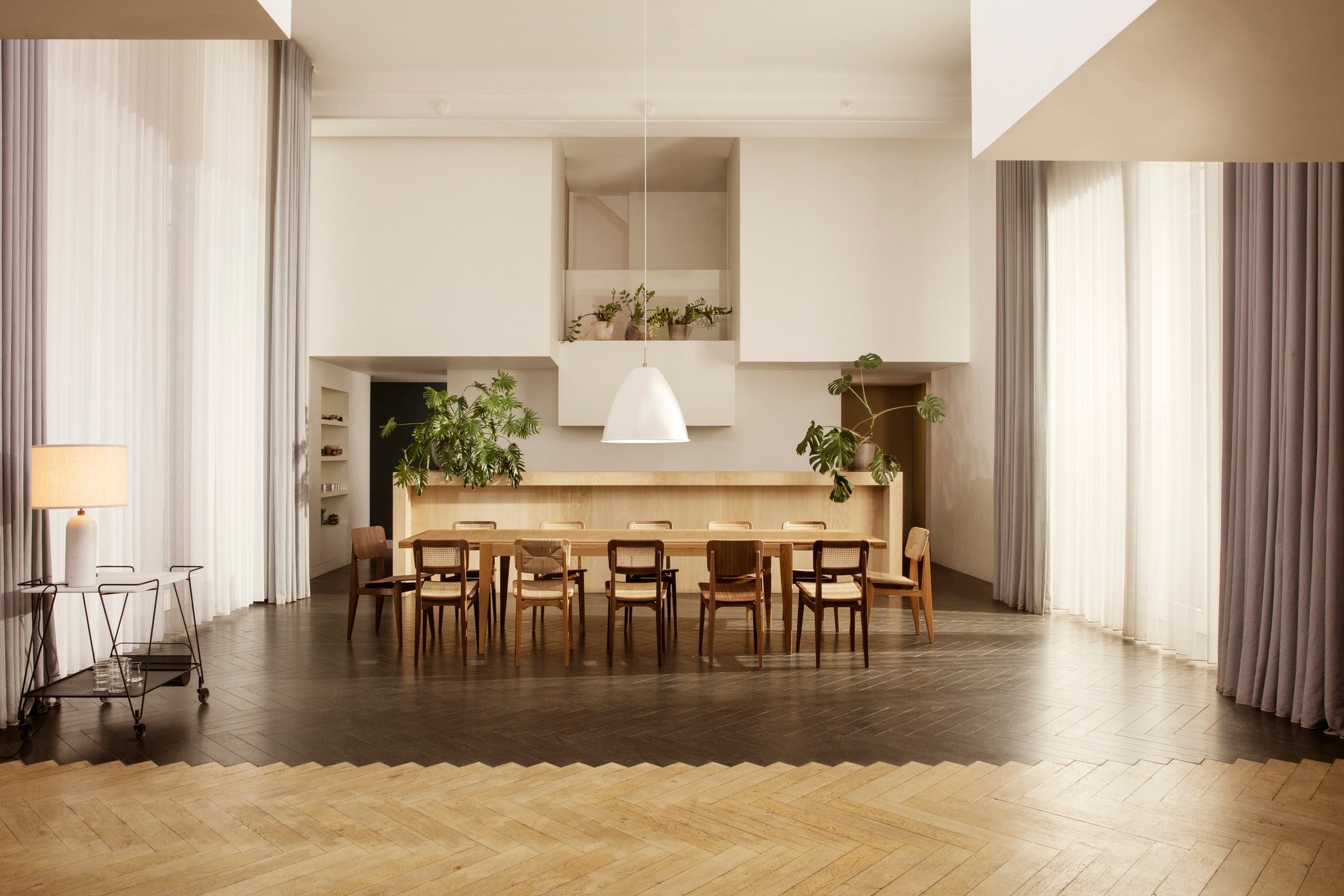 Židle C-CHAIR z ořechového dřeva s pleteninou