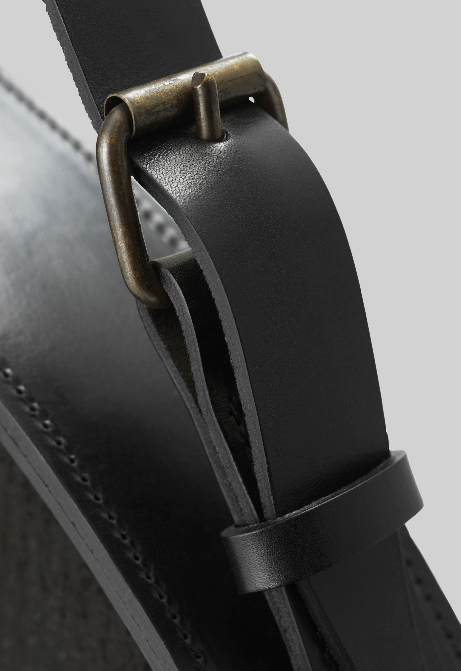 ADNET round mirror black leather