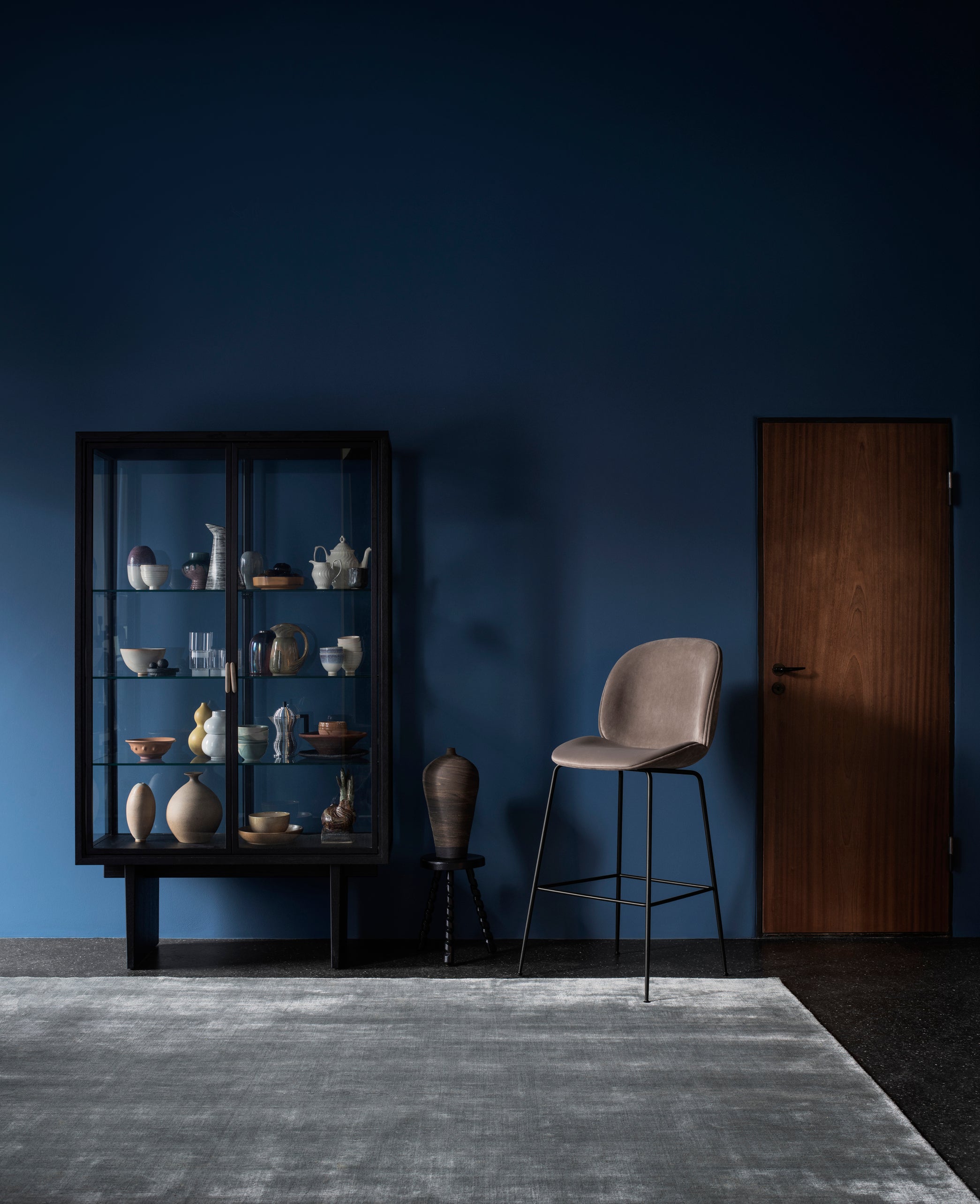 Glass display cabinet PRIVATE oak veneer