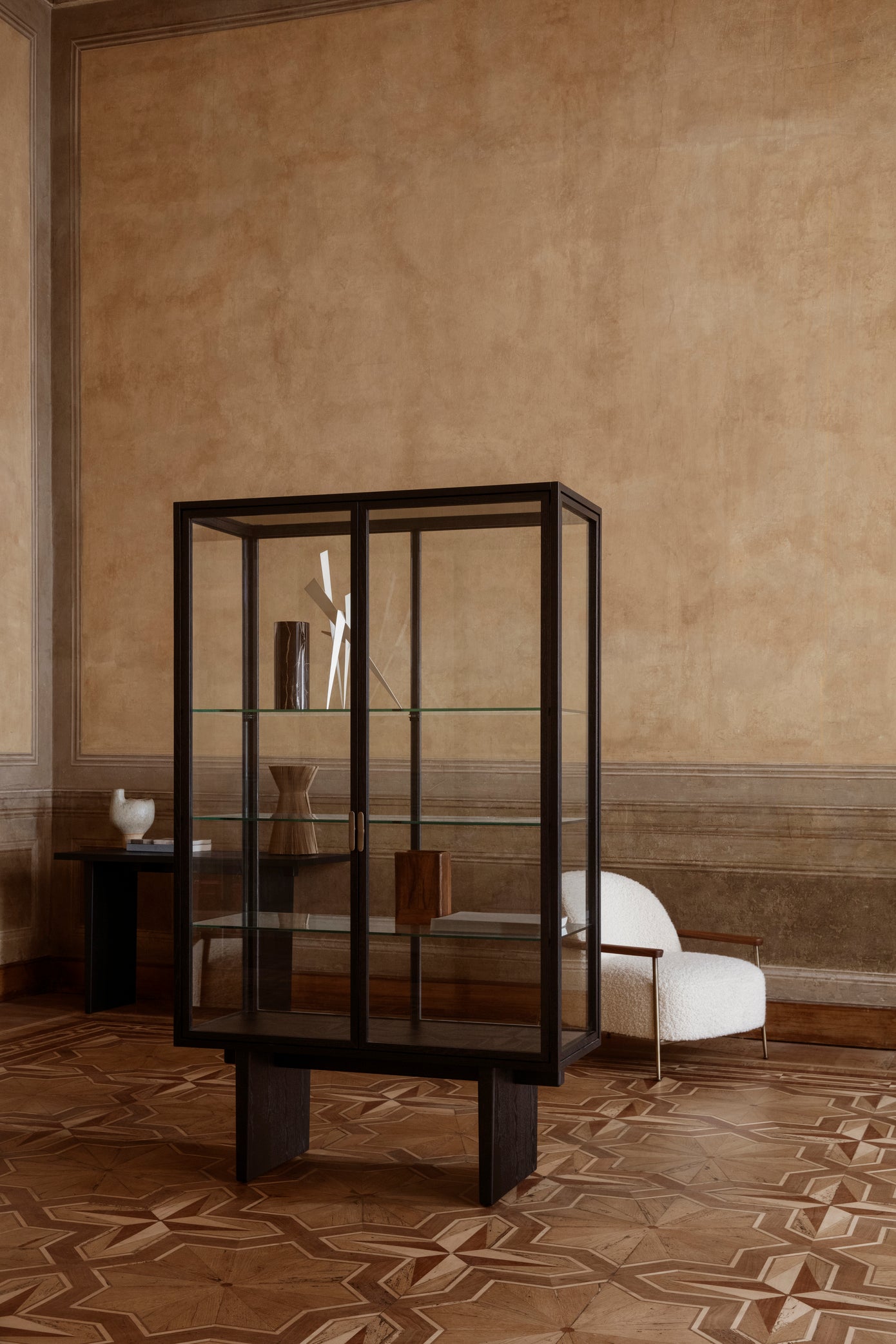 Glass display cabinet PRIVATE oak veneer