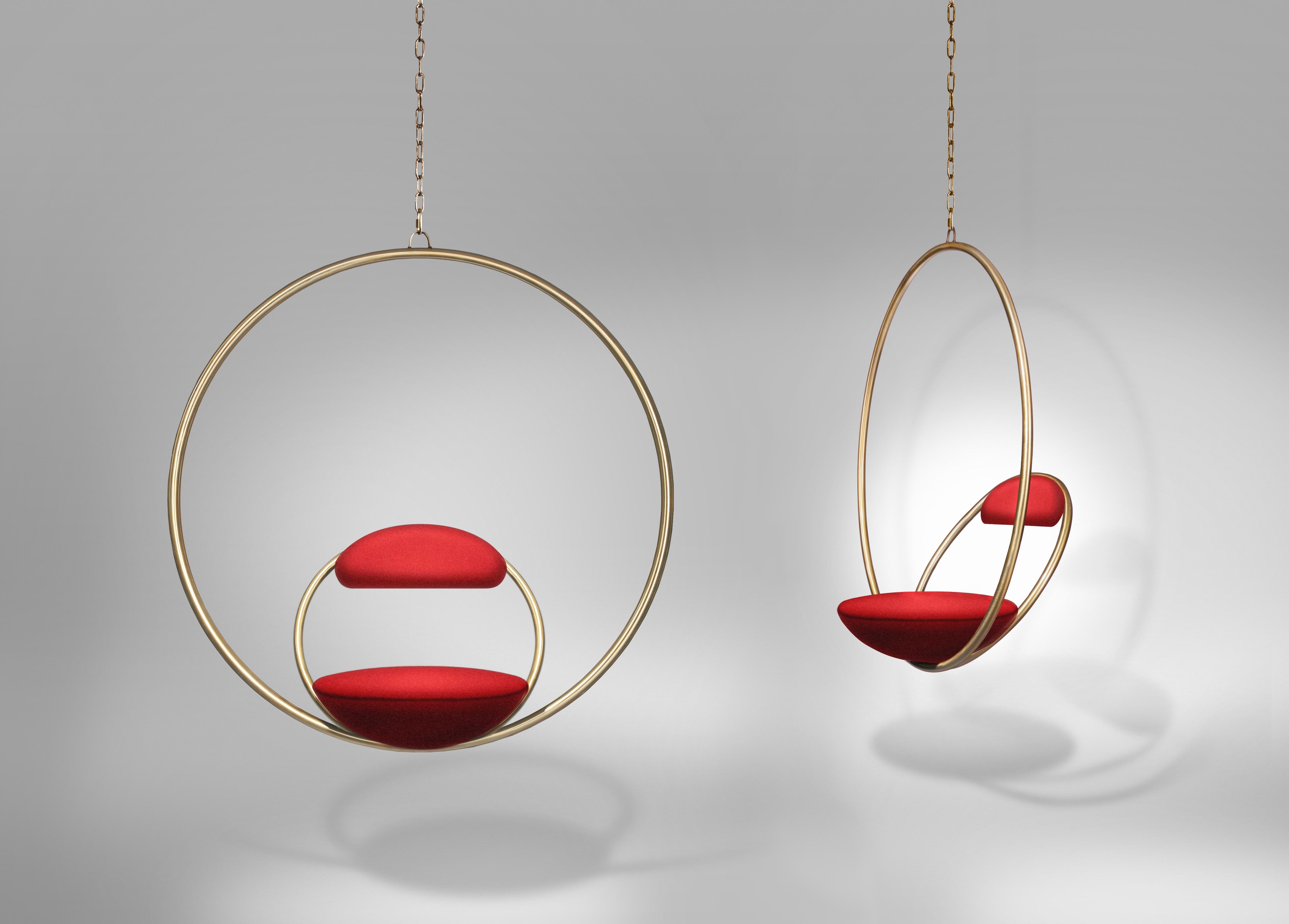 Houpací křeslo HANGING HOOP červené s mosazným povrchem