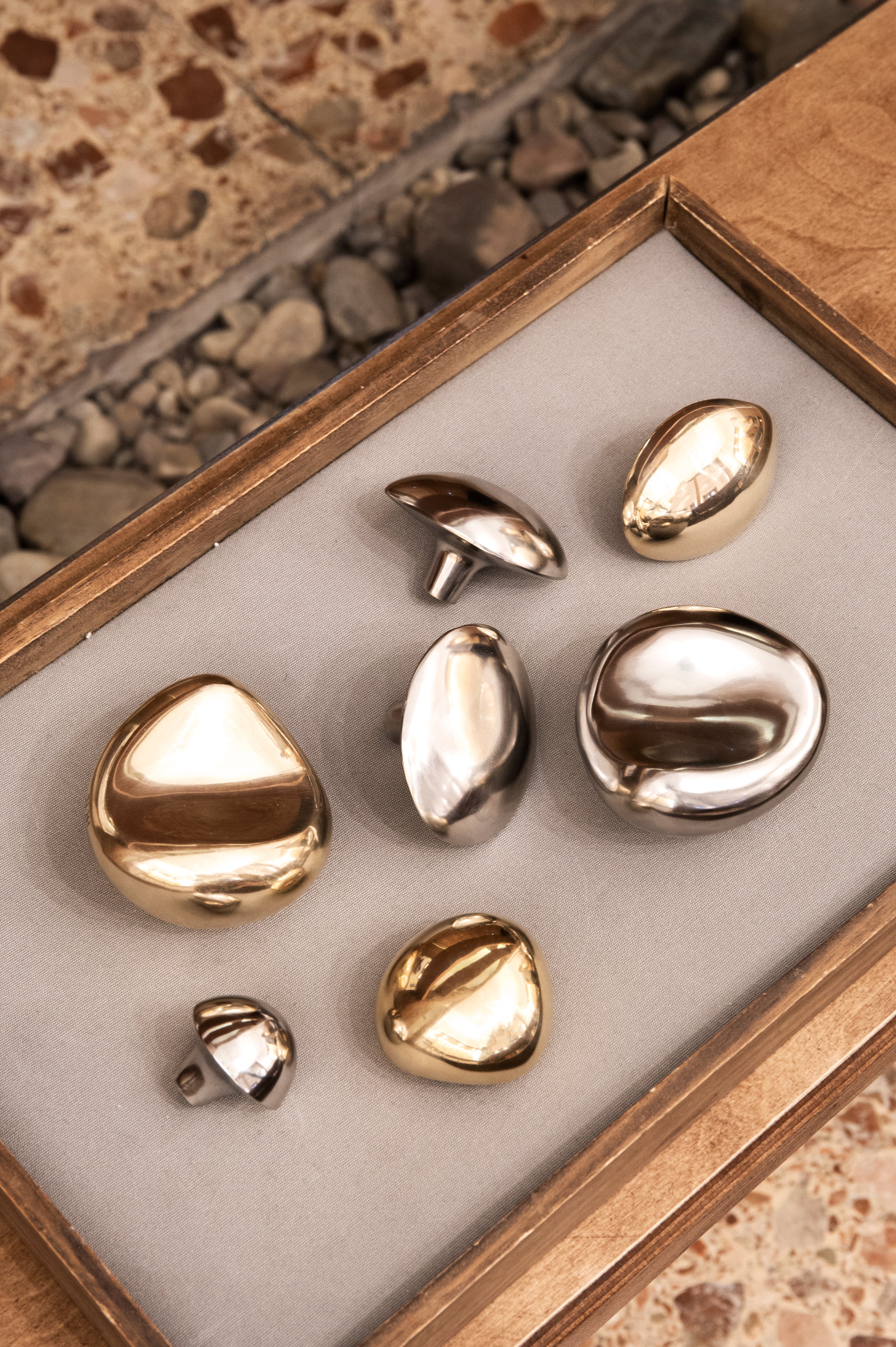 Tlačítko na papír SOCHAŘSKÝ OBJEKT stříbrné