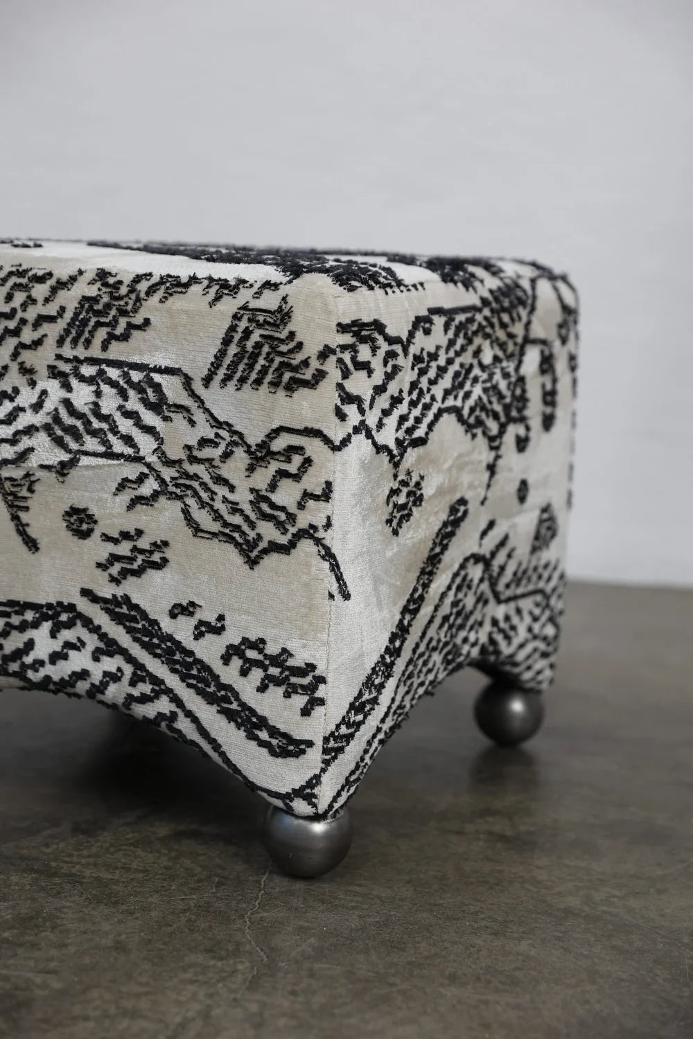 Puf ARC SMALL tapicerowany