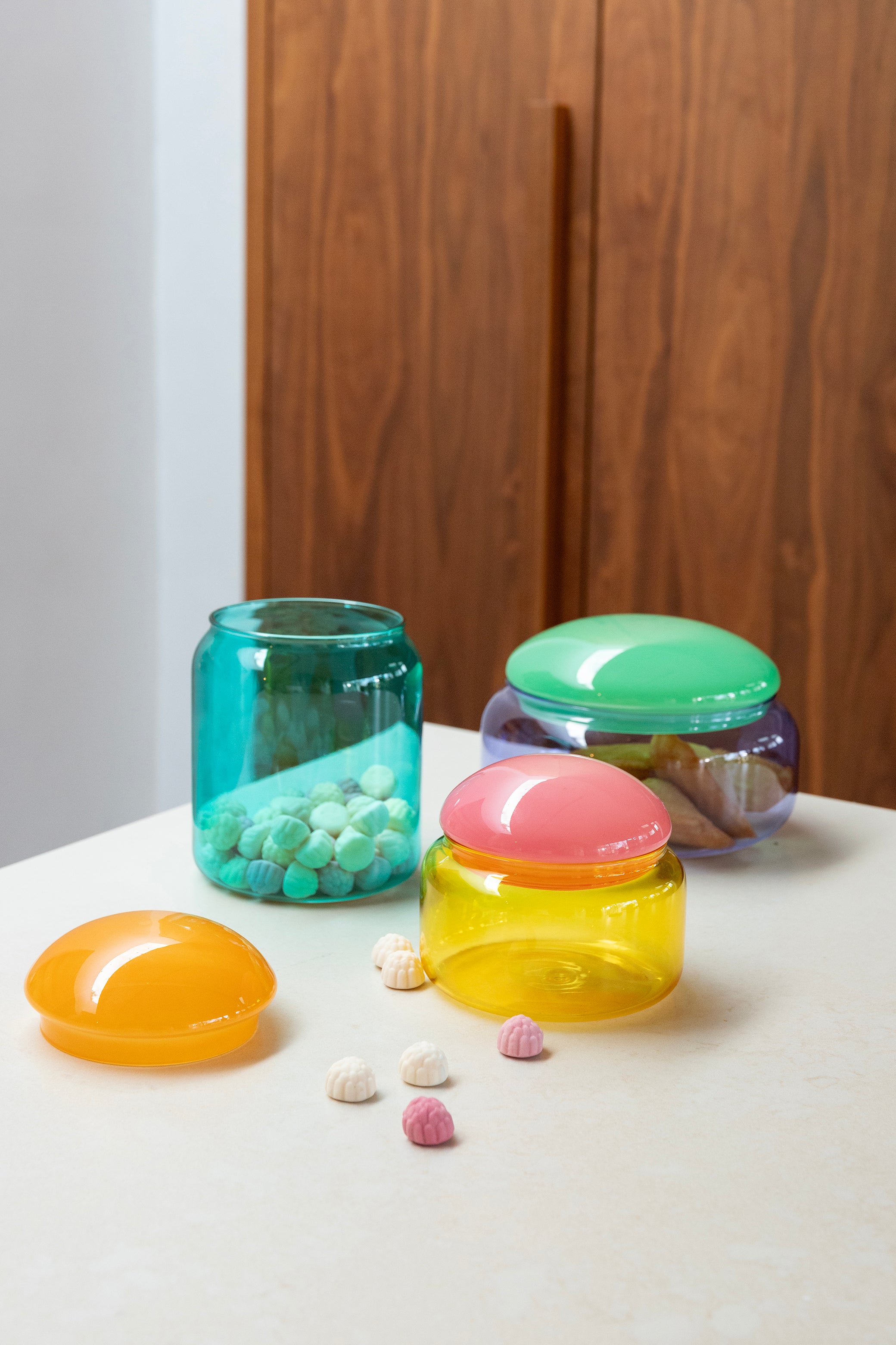 Skleněný kontejner PUFFY žlutý s růžovým víkem