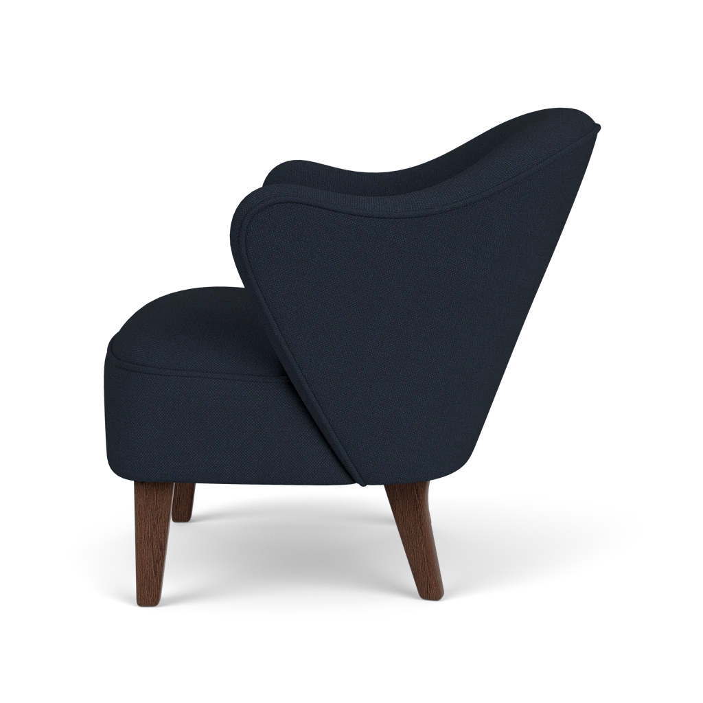 INGEBORG armchair in navy blue with a dark oak base