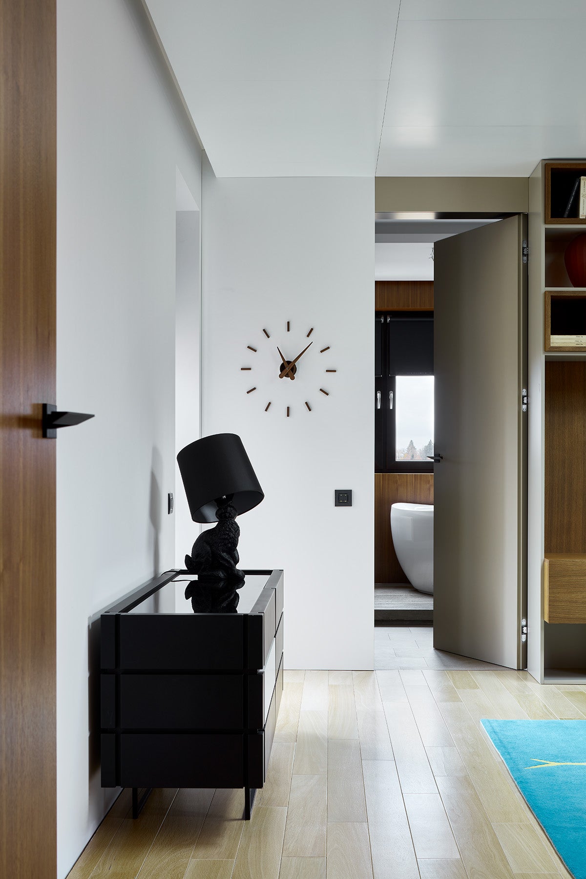 Nástěnné hodiny SUNSET ořechové dřevo s grafitovým povrchem