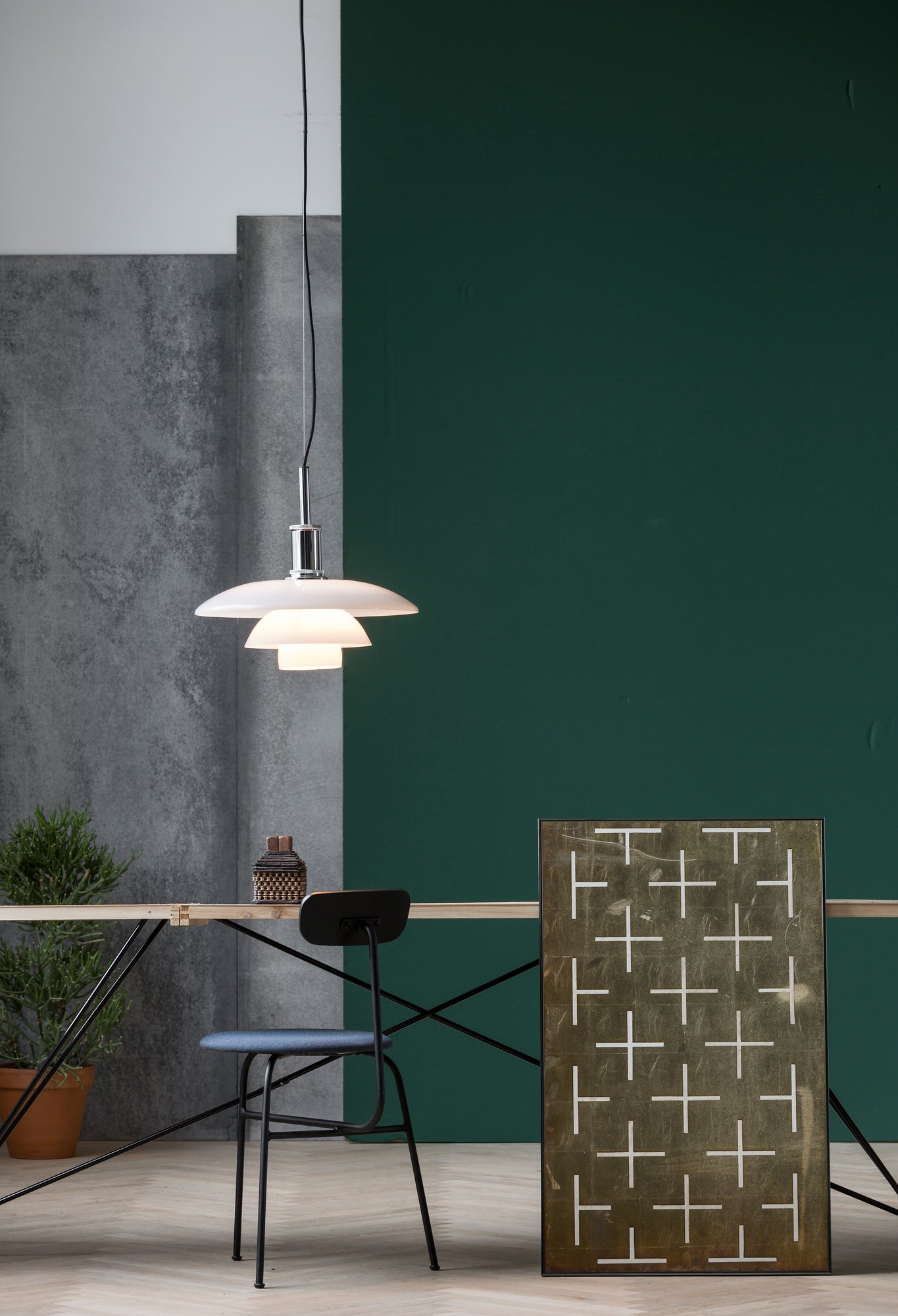 Závěsné svítidlo PH 4½-4 bílé s chromovaným povrchem