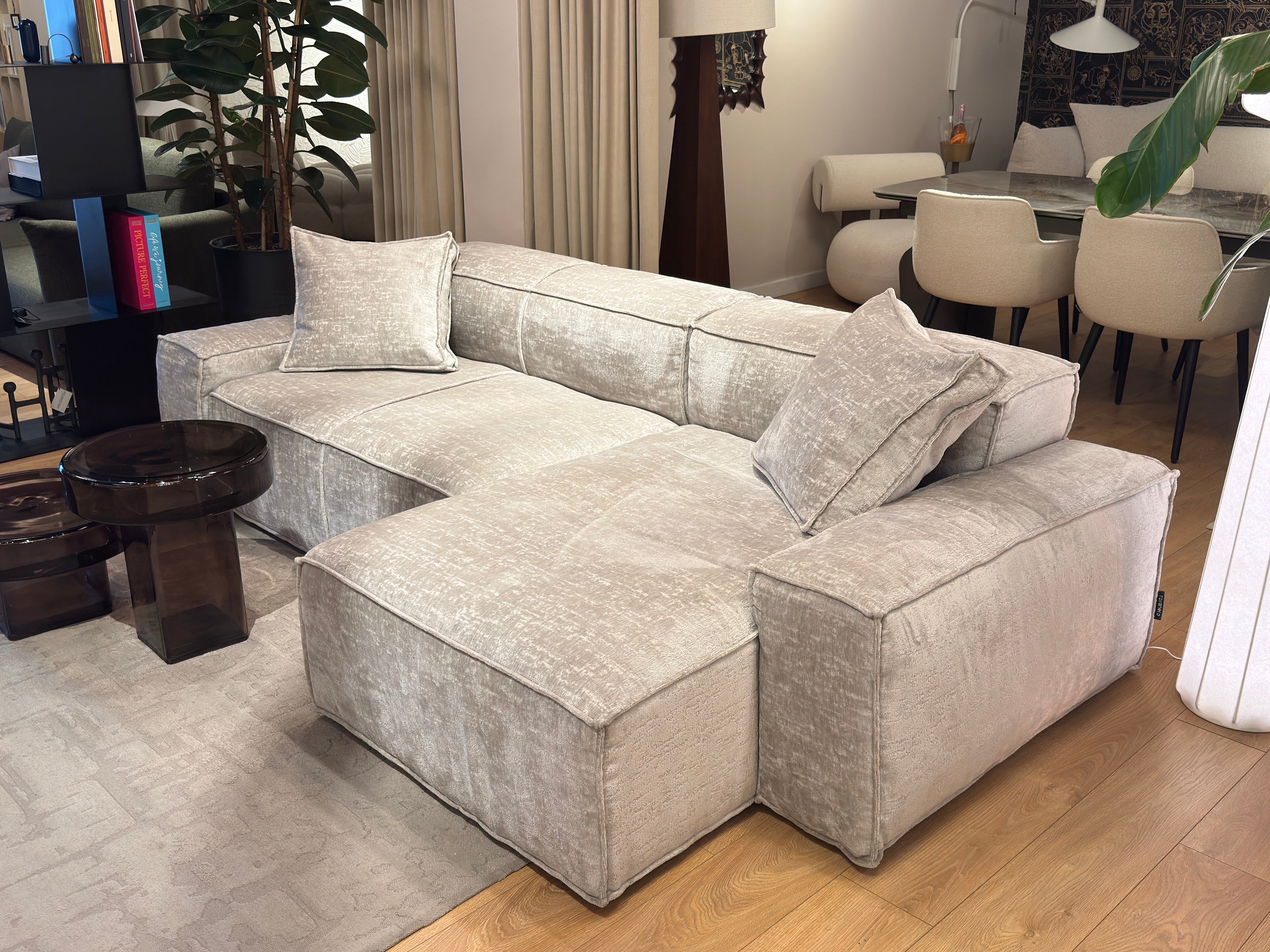 Narožník se 2 polštáři CUSHIONS šedý v látce Smeraldo - po výstavě
