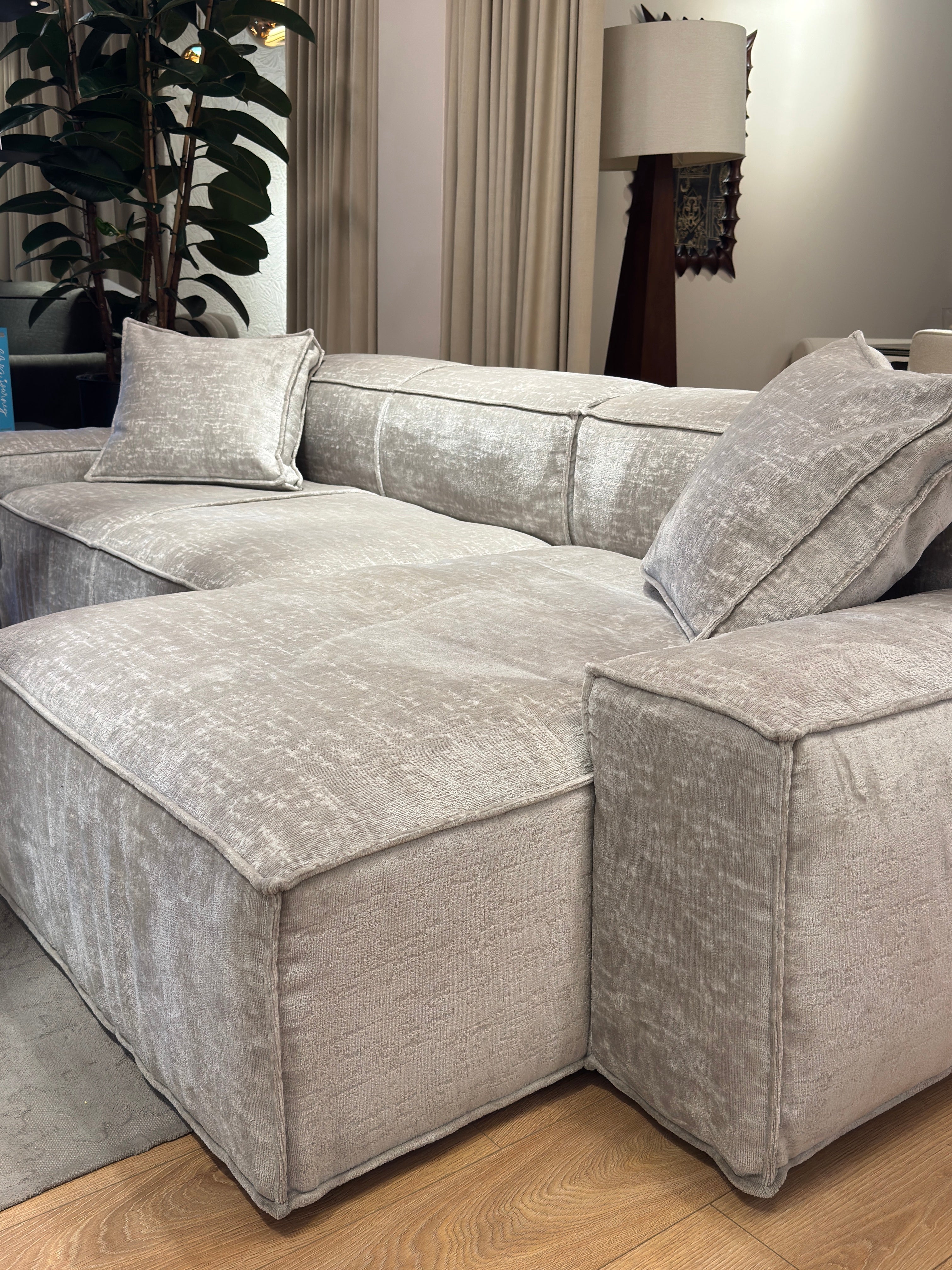 Narožník se 2 polštáři CUSHIONS šedý v látce Smeraldo - po výstavě