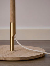 Stojací lampa MODEL 328 LK 80 bílá s tmavě dubovým podstavcem