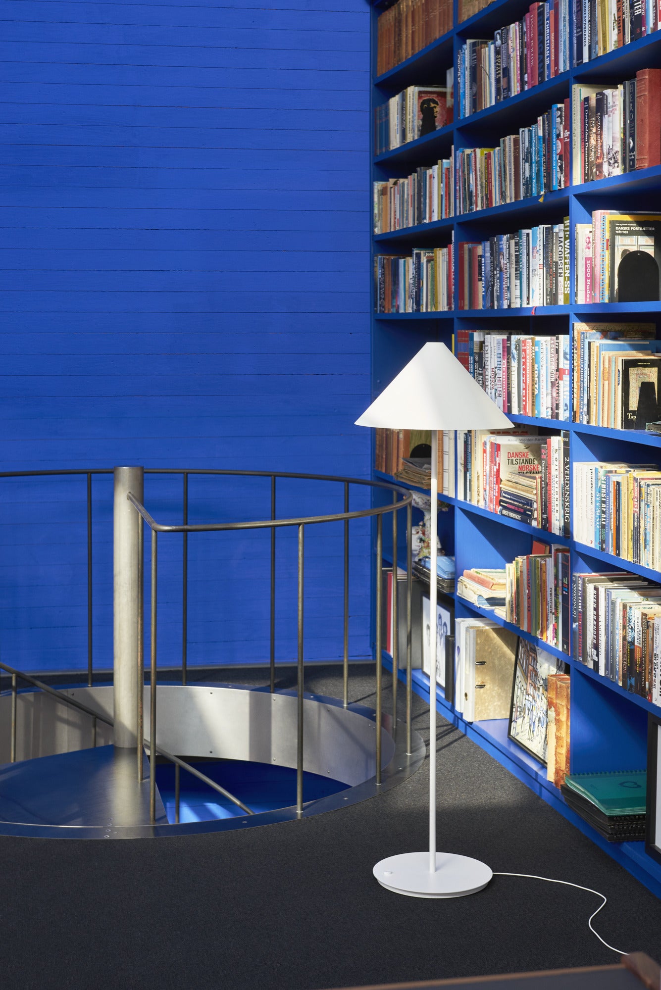 KEGLEN floor lamp white