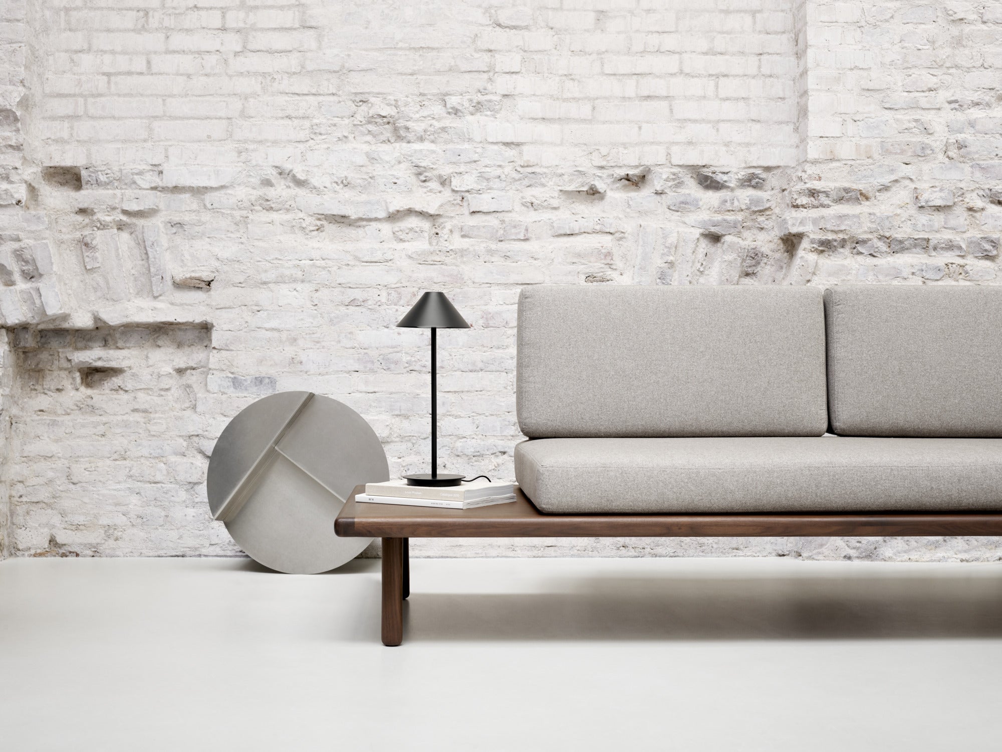 KEGLEN black table lamp