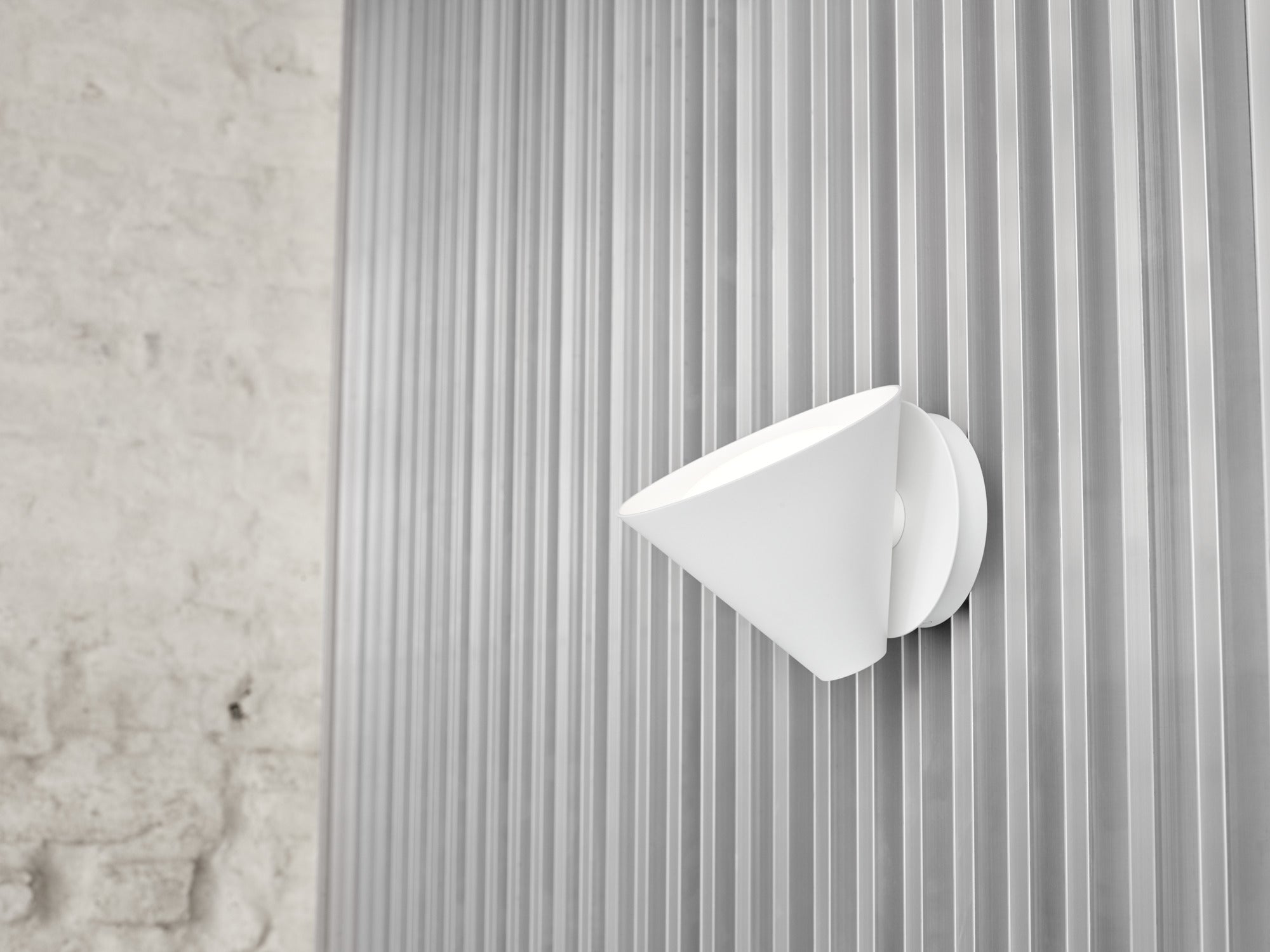 Lampa ścienna KEGLEN biały