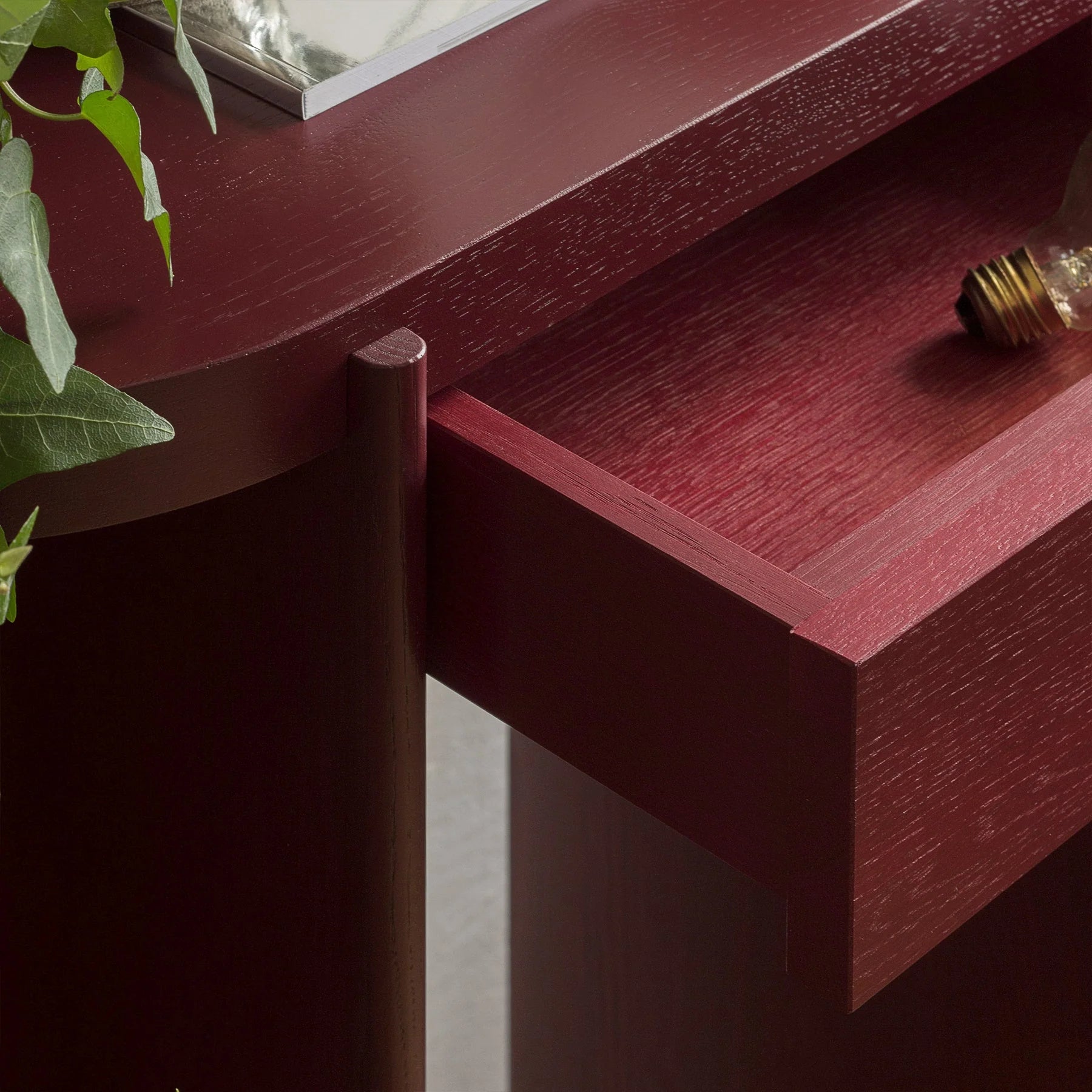 KIRU Console Black Oak Wood