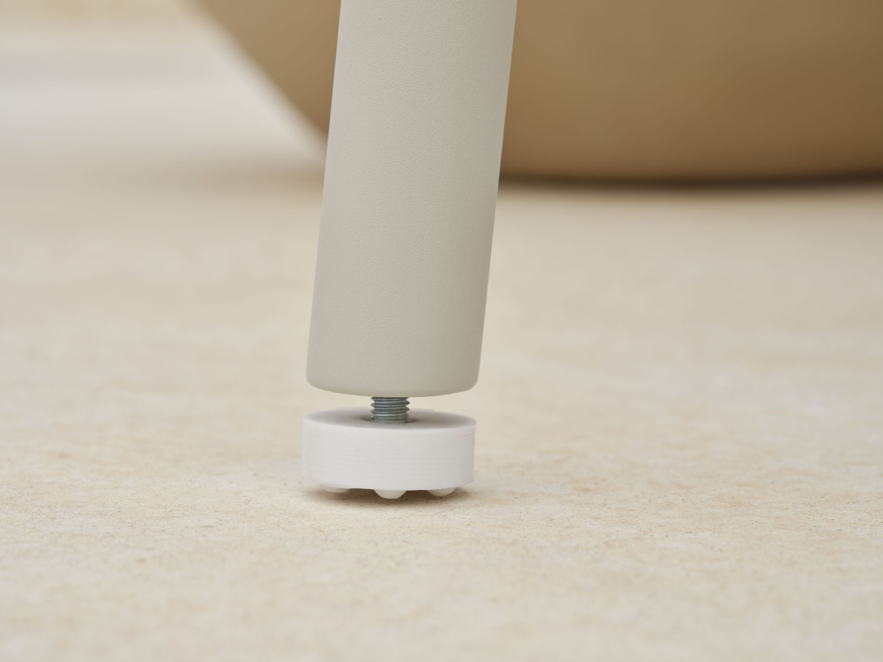 Zahradní stůl KITE dřevěný se šedou ocelovou základnou