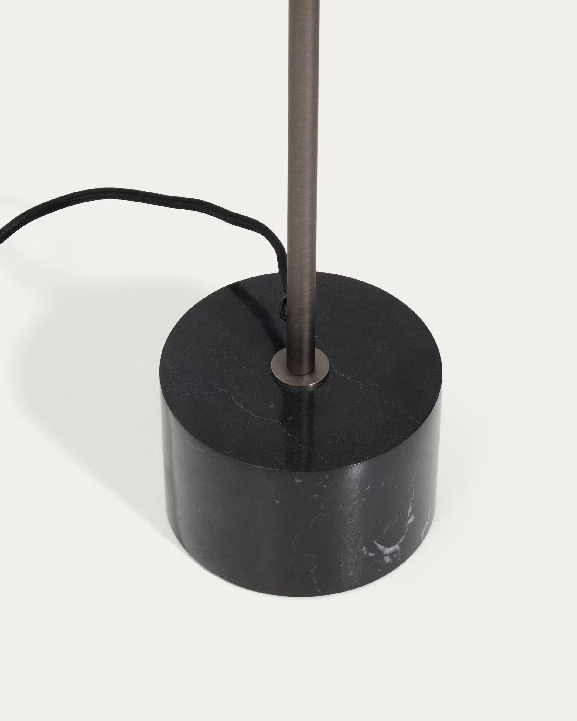 Stojací lampa LYNOR černá s černým mramorovým podstavcem