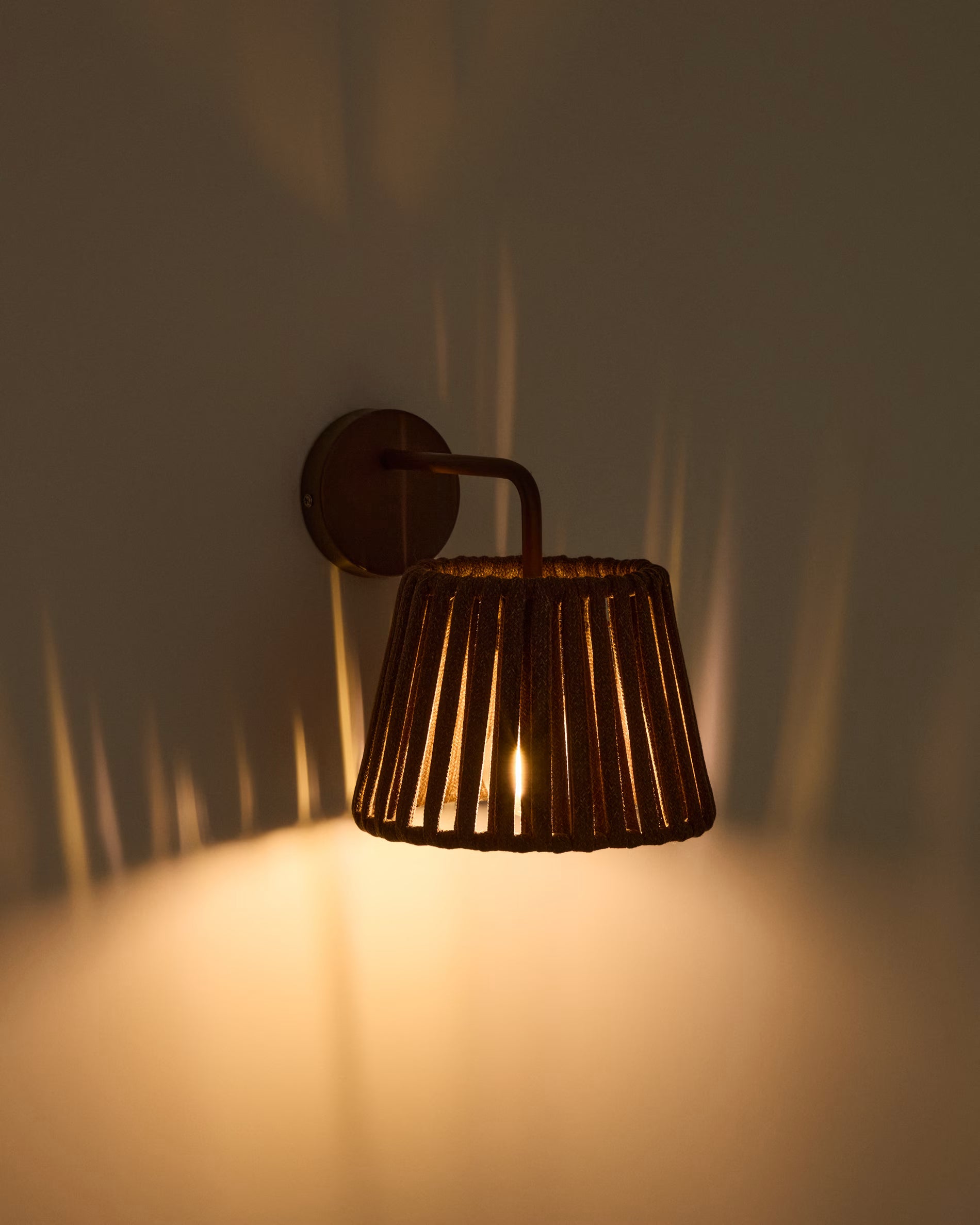 Solární nástěnná zahradní lampa ALDET hnědá
