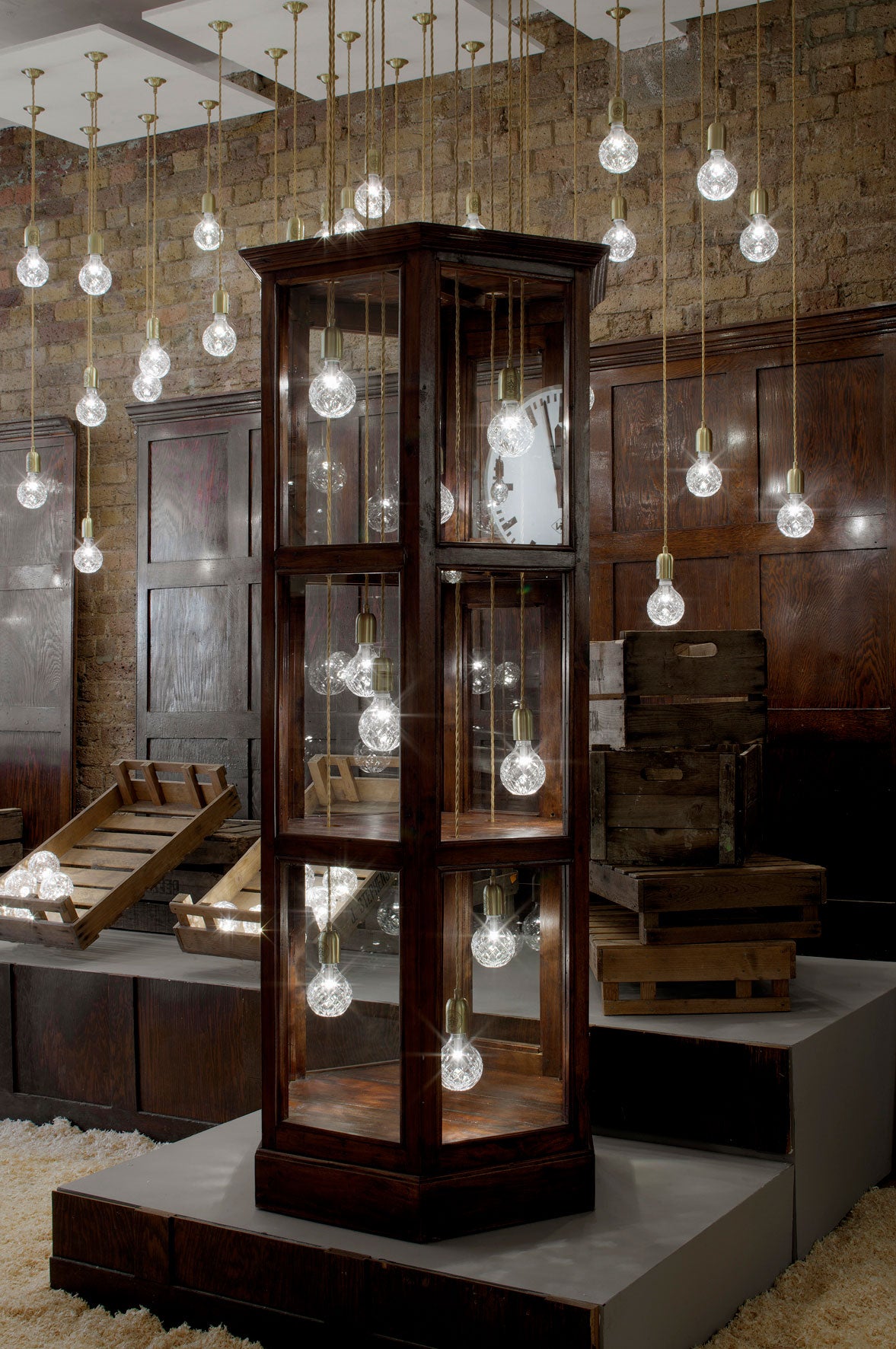 Lustrná lampa CRYSTAL BULB s matným sklem a chromovaným povrchem