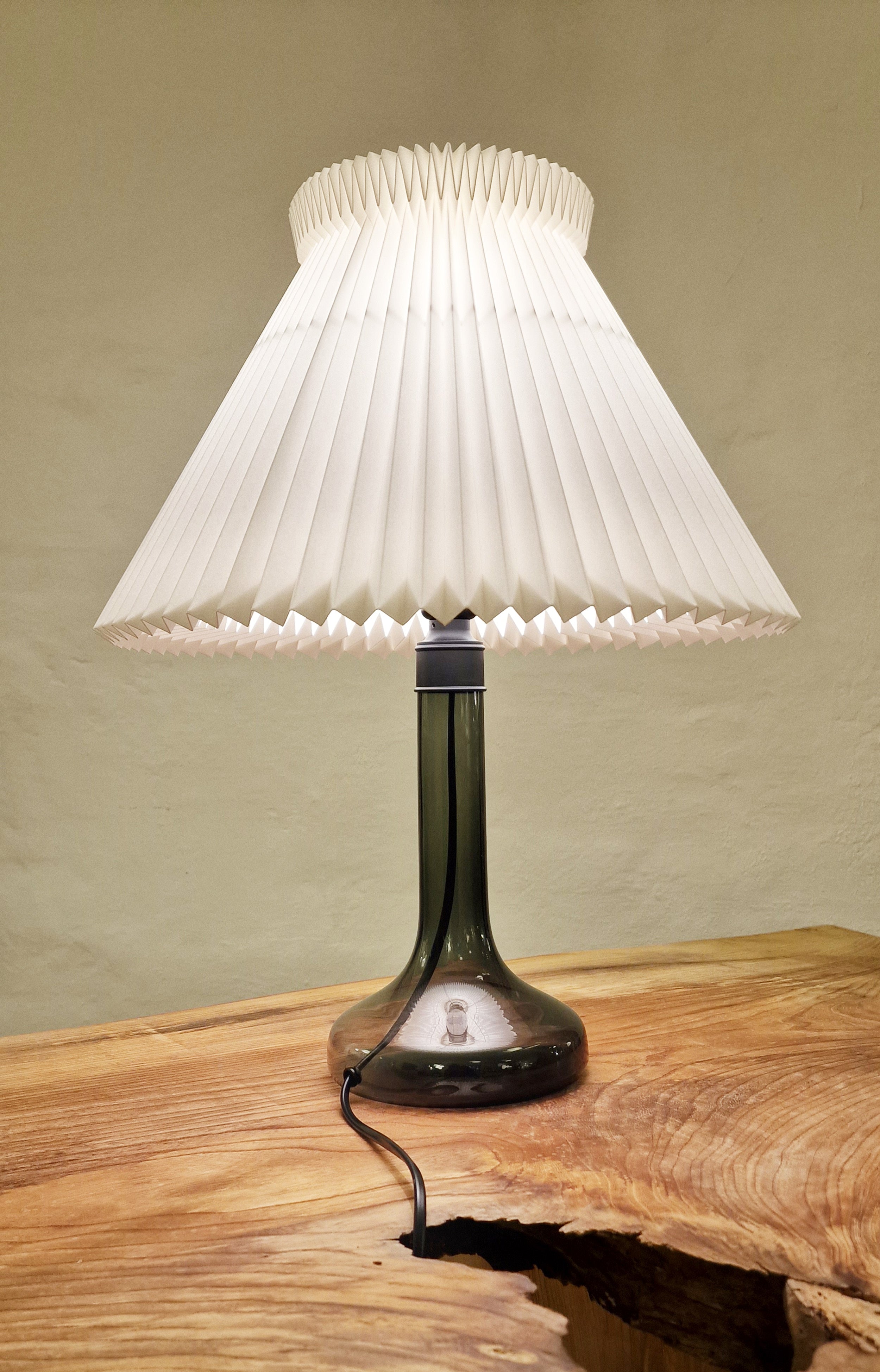 Table lamp MODEL 343 white with dark gray base