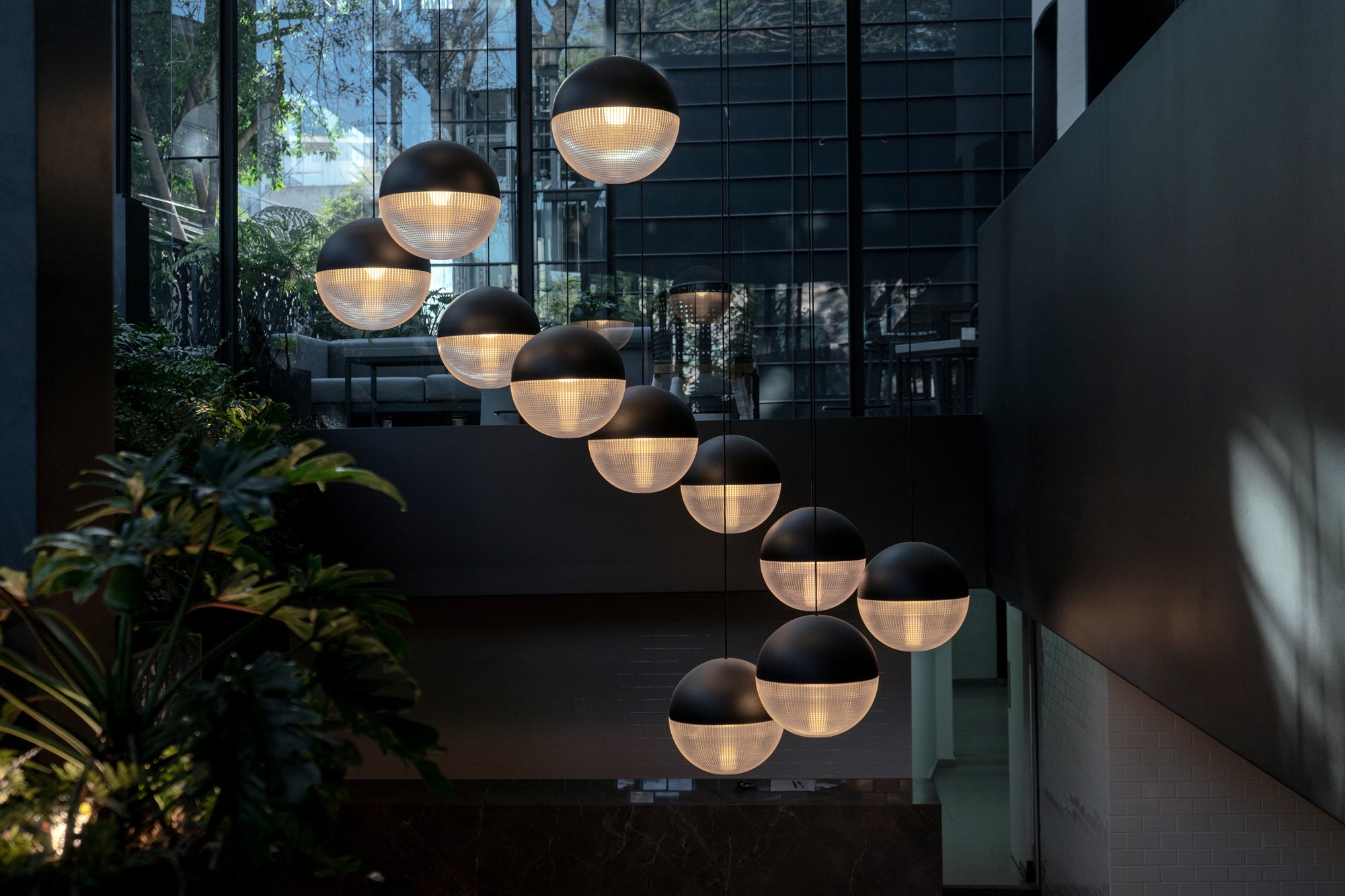 Lustrná lampa LENS FLAIR matná černá