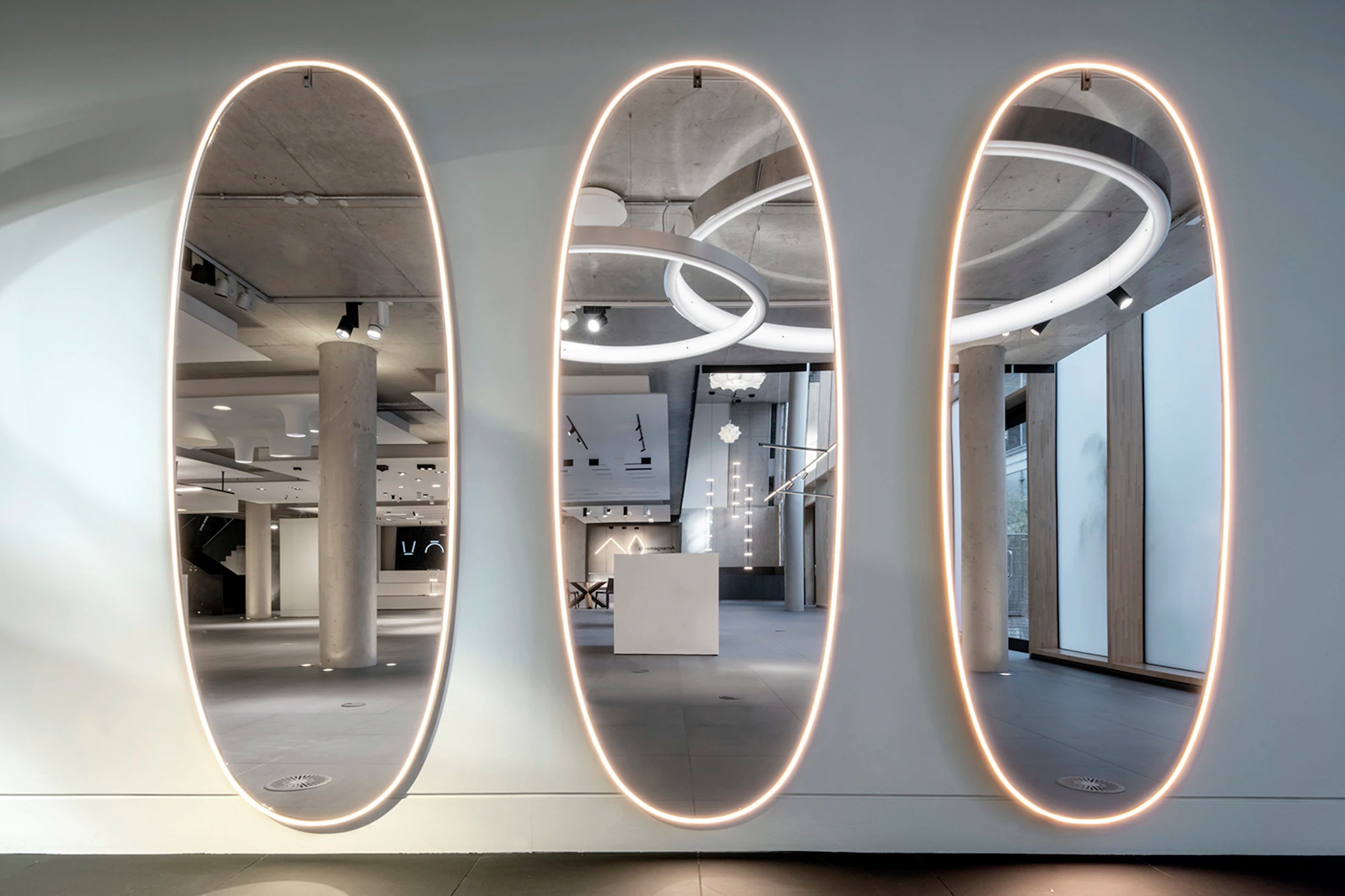 Illuminated Mirror LA PLUS BELLE Silver