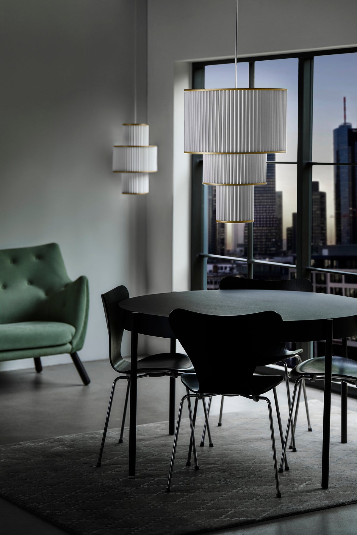 Lampa wisząca MODEL 112 PLIVELLO biały ze złotym – Le Klint