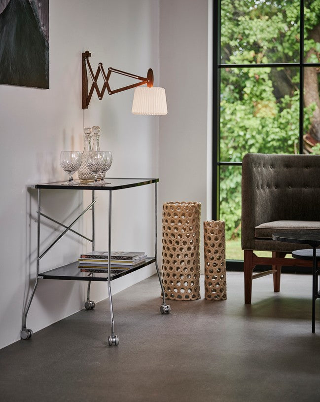 Nástěnná lampa MODEL 223 120 SAX bílá s tmavě dubovým podstavcem