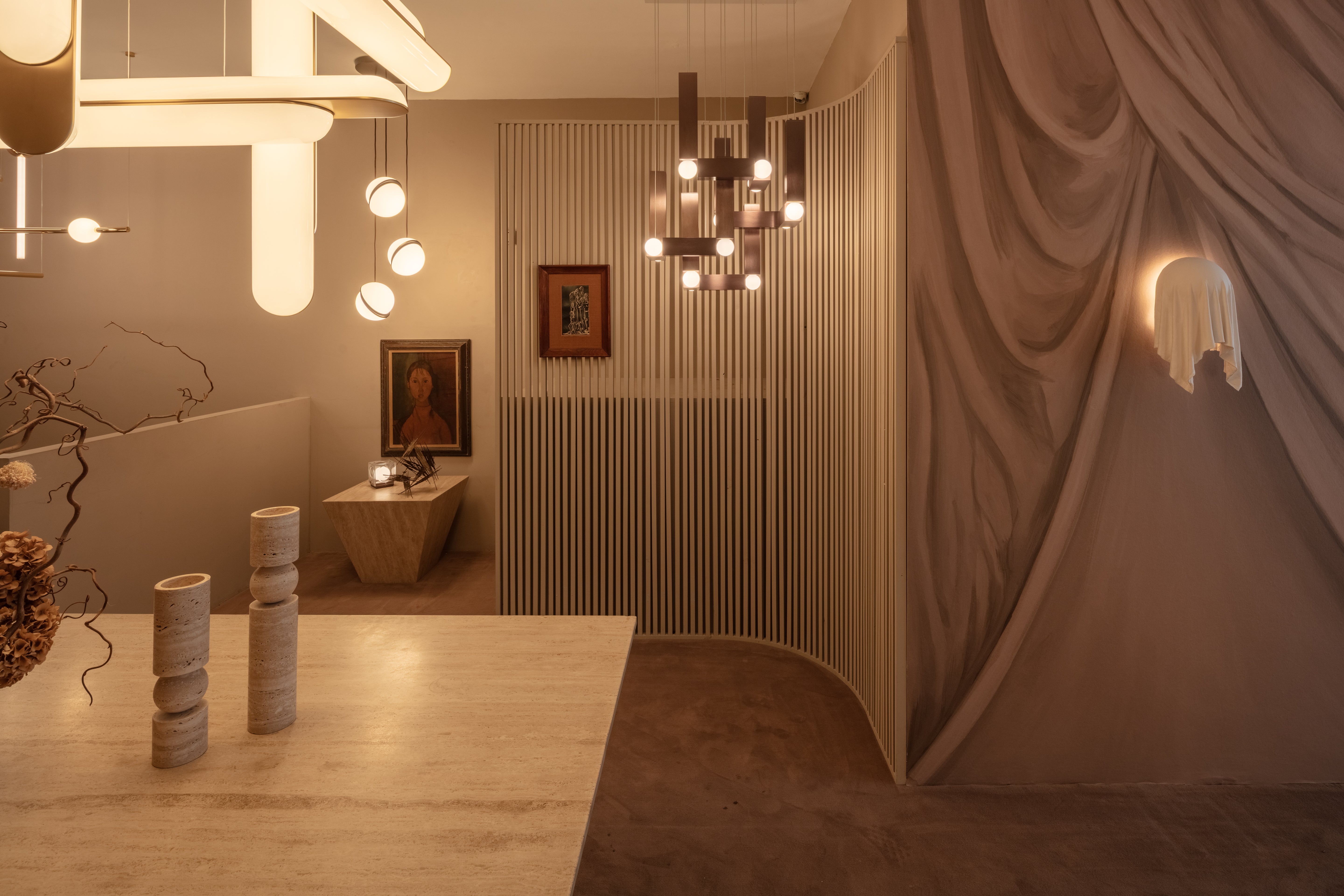 Lampa visící VESPER DUO s opálovým stínidlem a hnědým povrchem