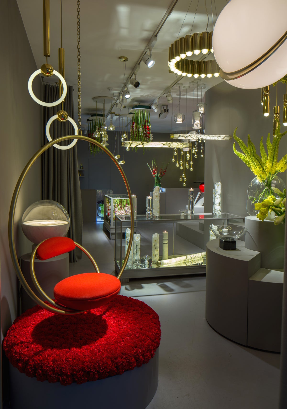 Lustrná lampa RING s opálovým stínidlem a mosazným povrchem