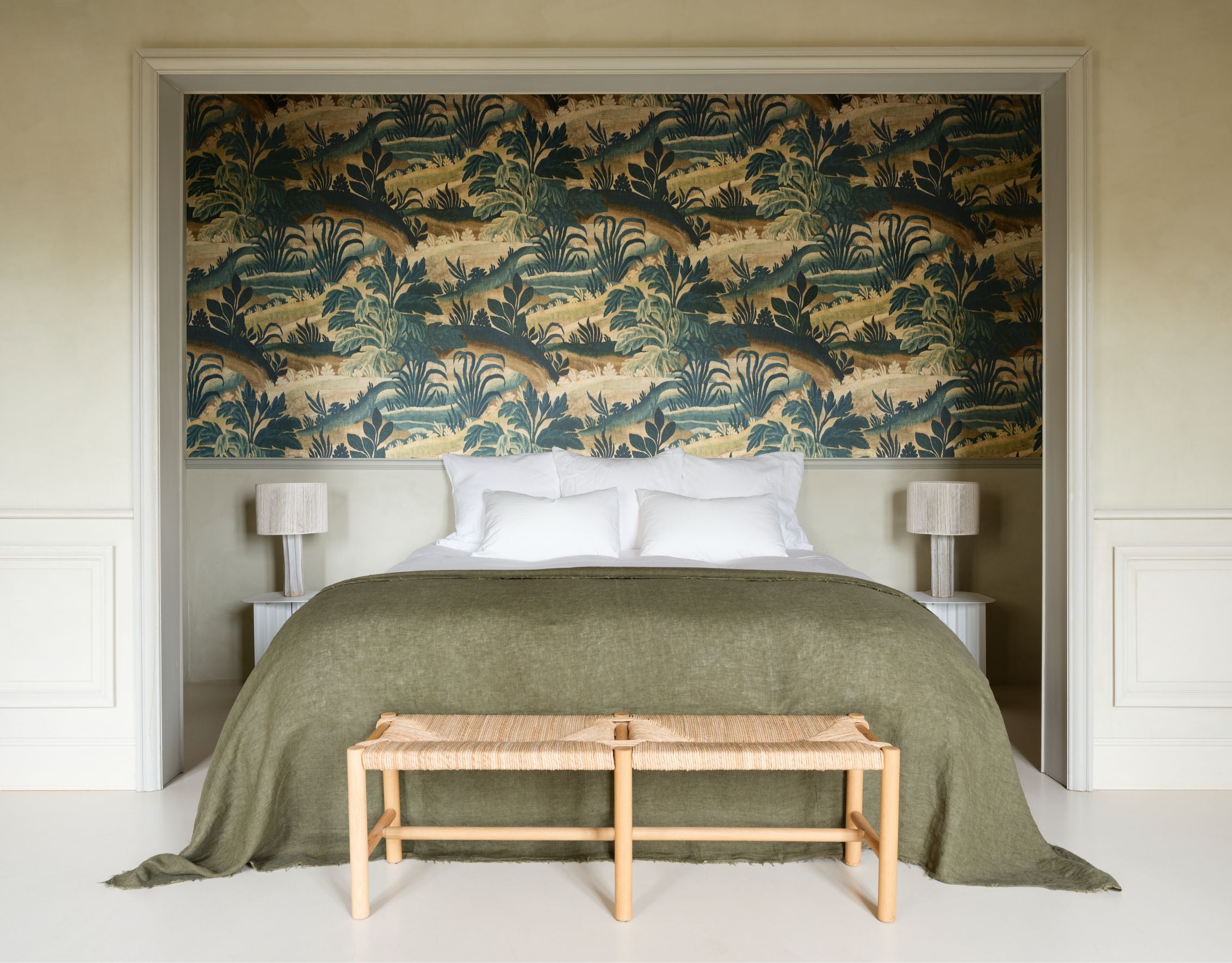 Textilní tapeta s rostlinným motivem COLLINES hnědá s béžovou