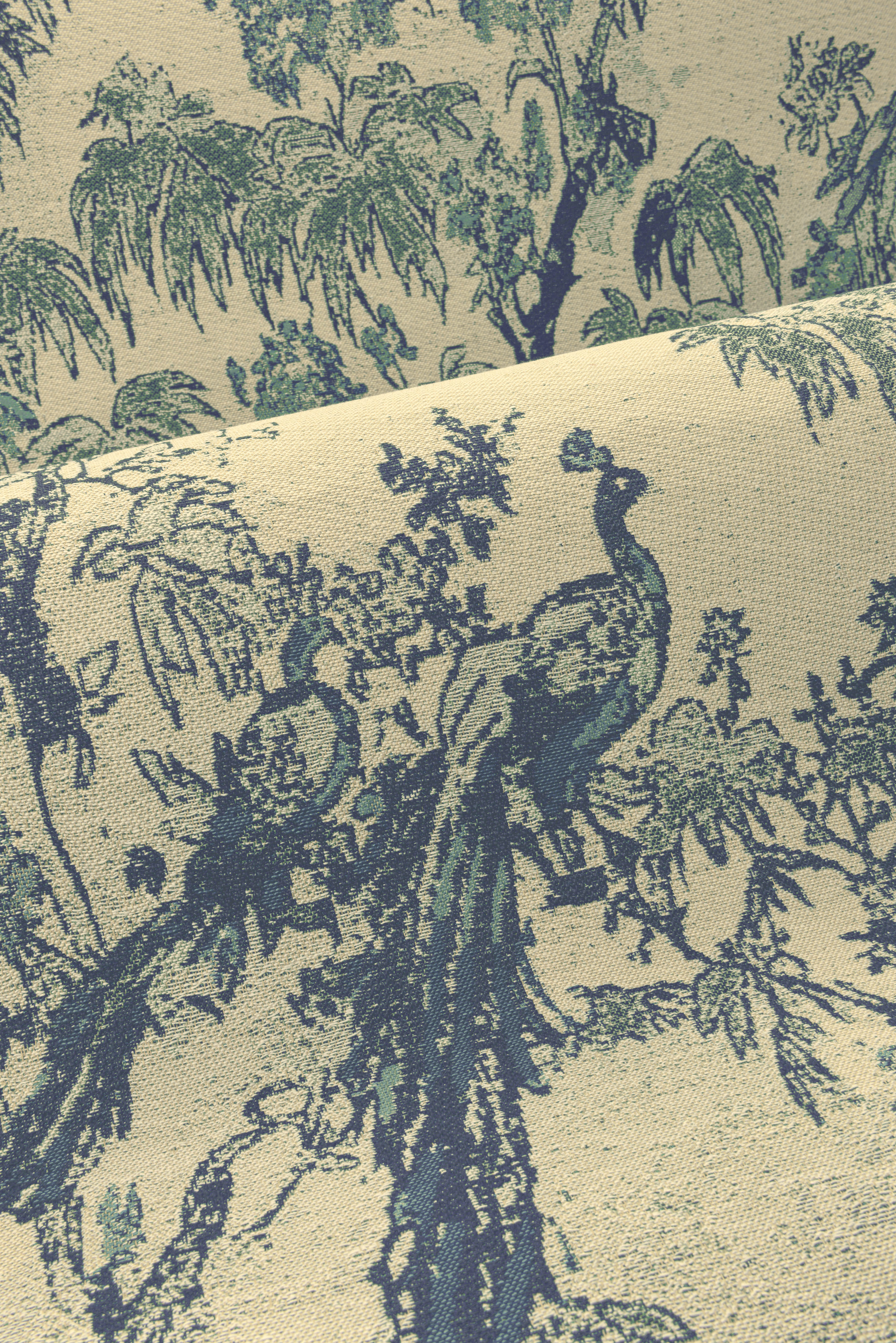 Textilní tapeta s rostlinným motivem RAMAGE modrá s béžovou