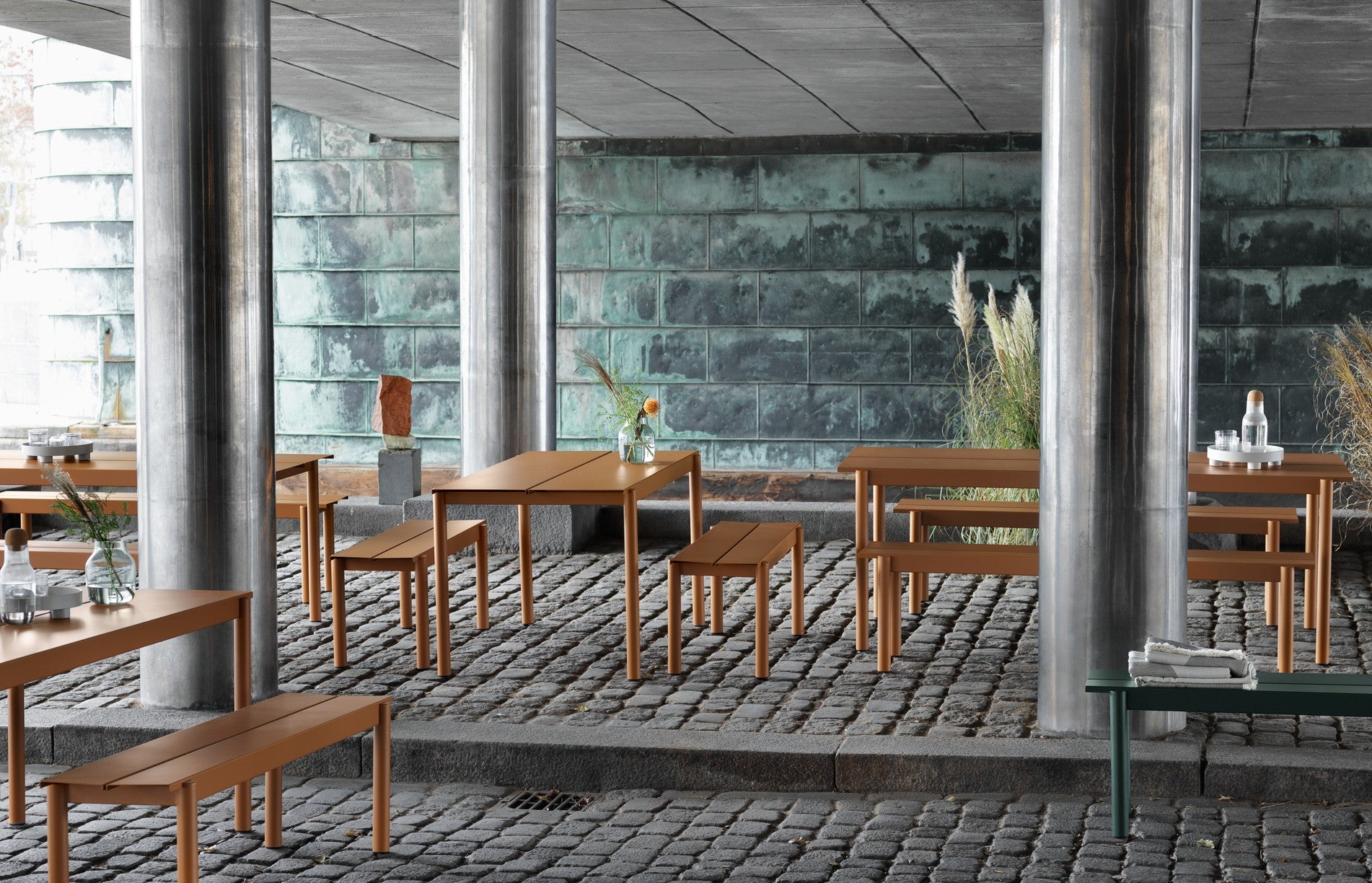 LINEAR Outdoor Table Orange Steel