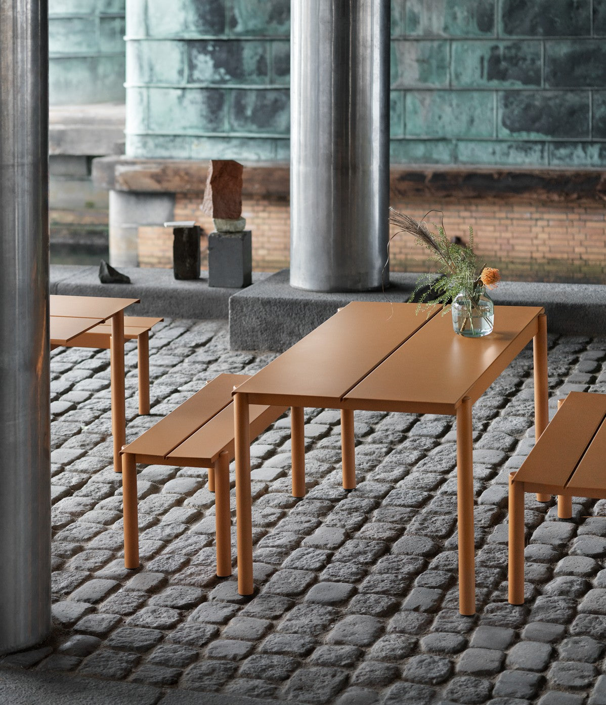 LINEAR Outdoor Table Orange Steel