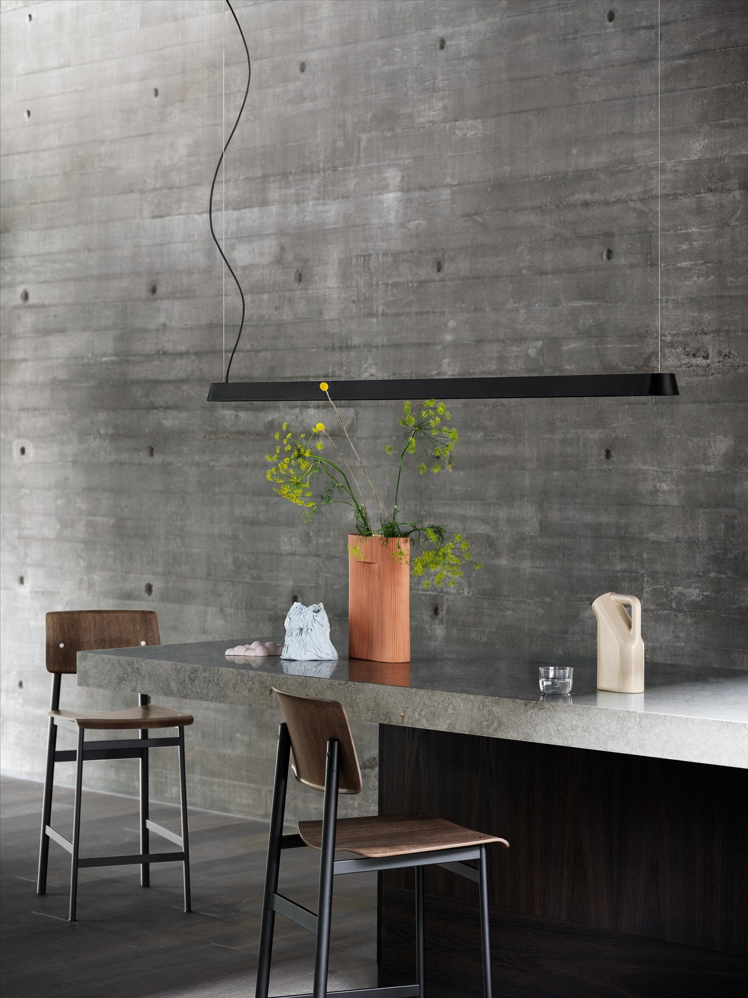 Závěsná lampa LINEAR černá