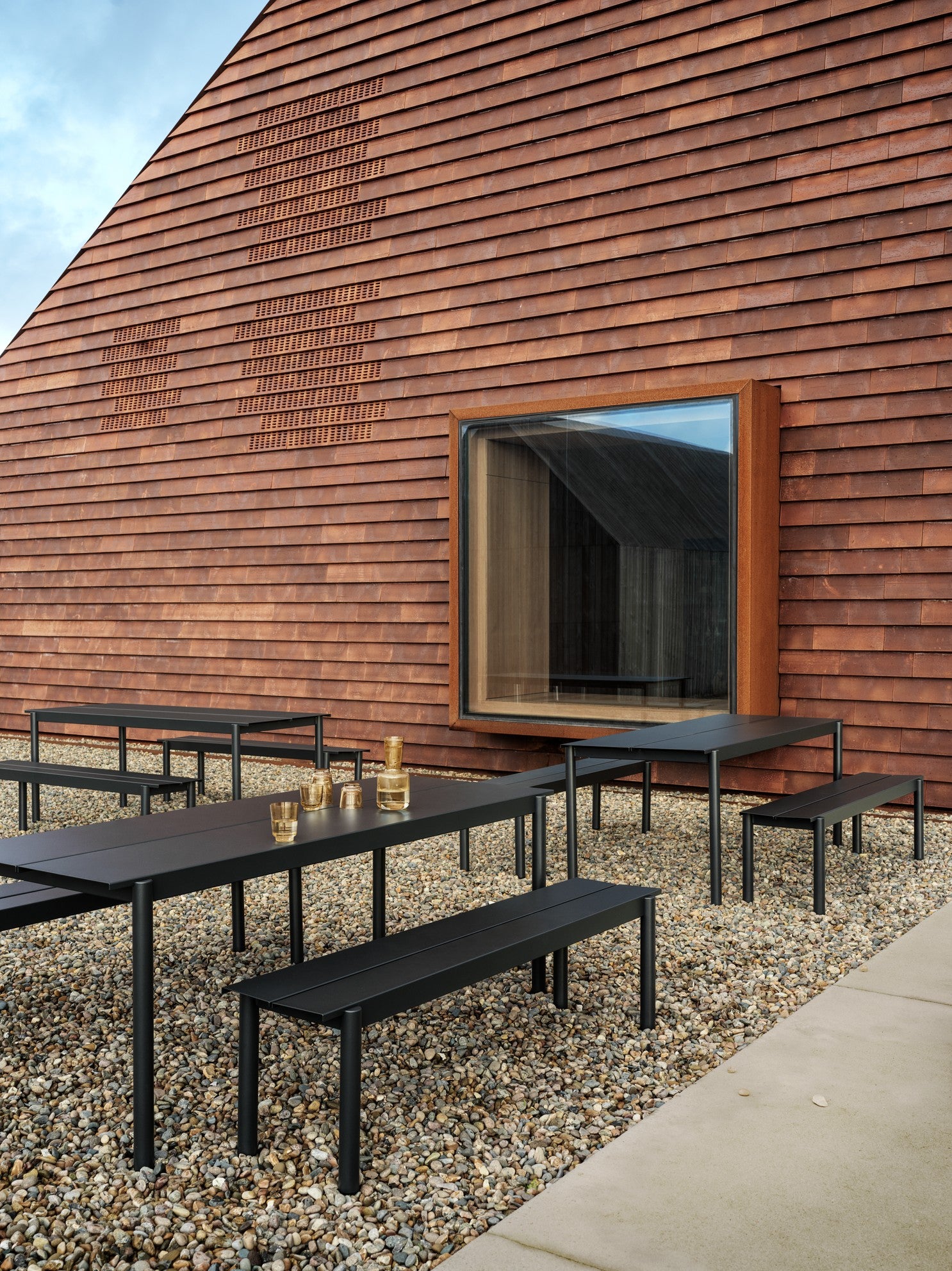 Zahradní lavice LINEAR taupe ocel
