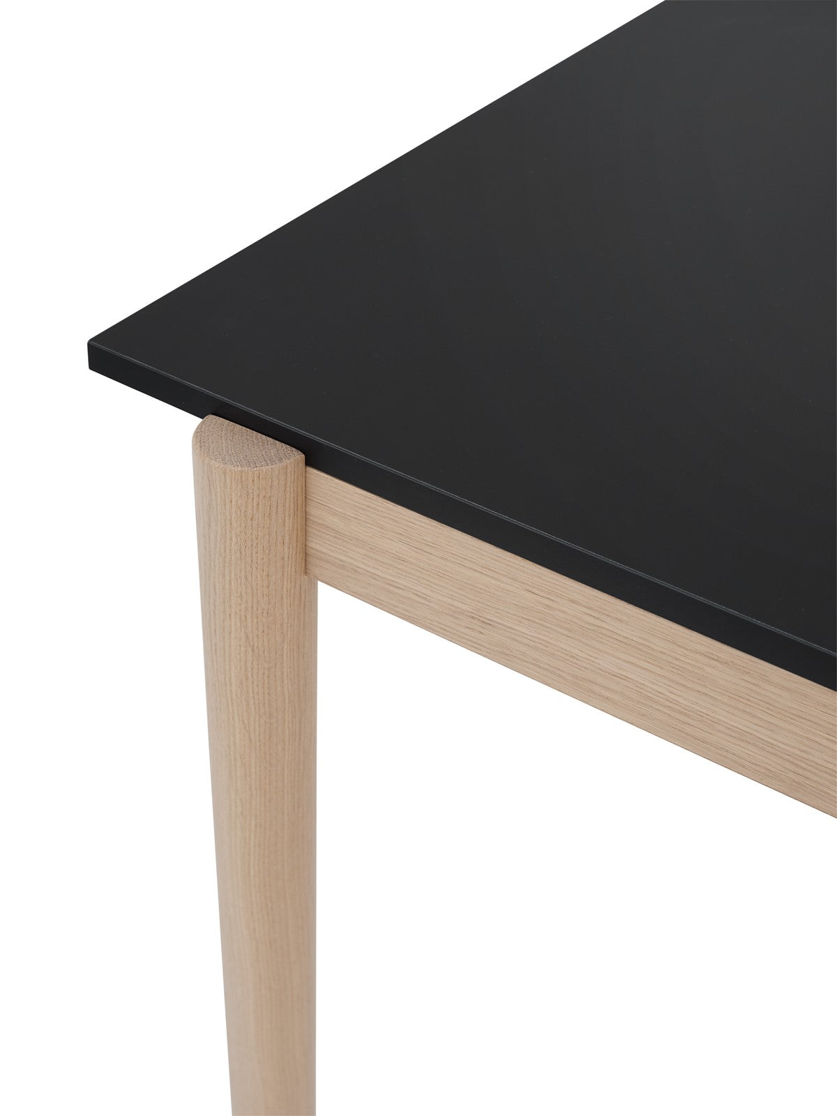 LINEAR SYSTEM Office Table - CONFIGURATION 1 black nanolaminate with oak base
