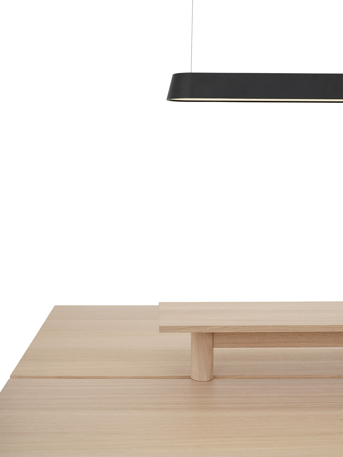 Kancelářský stůl LINEAR SYSTEM - KONFIGURACE 1 dýha z dubu