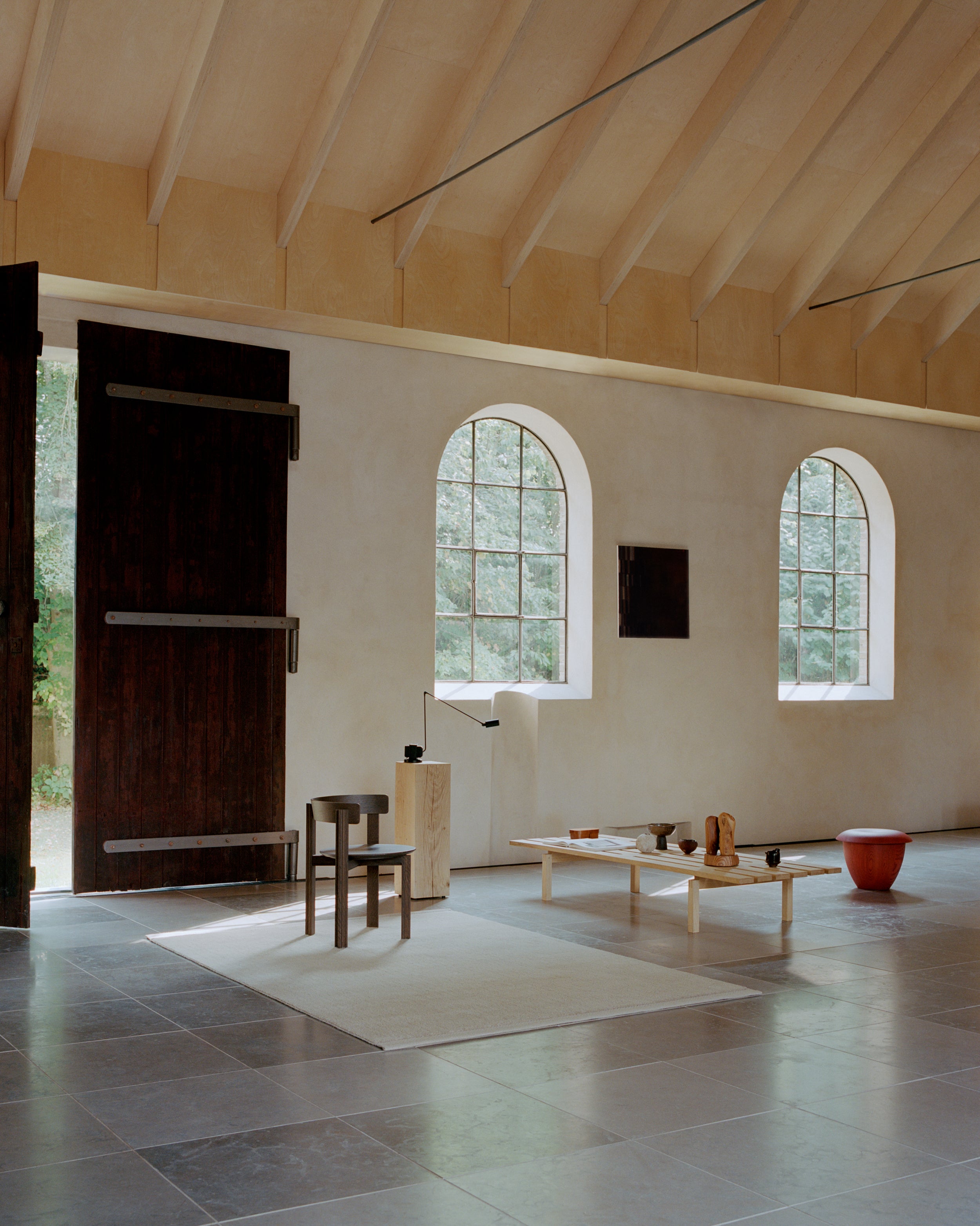 Koberec HUSHED FRAME tmavě béžový