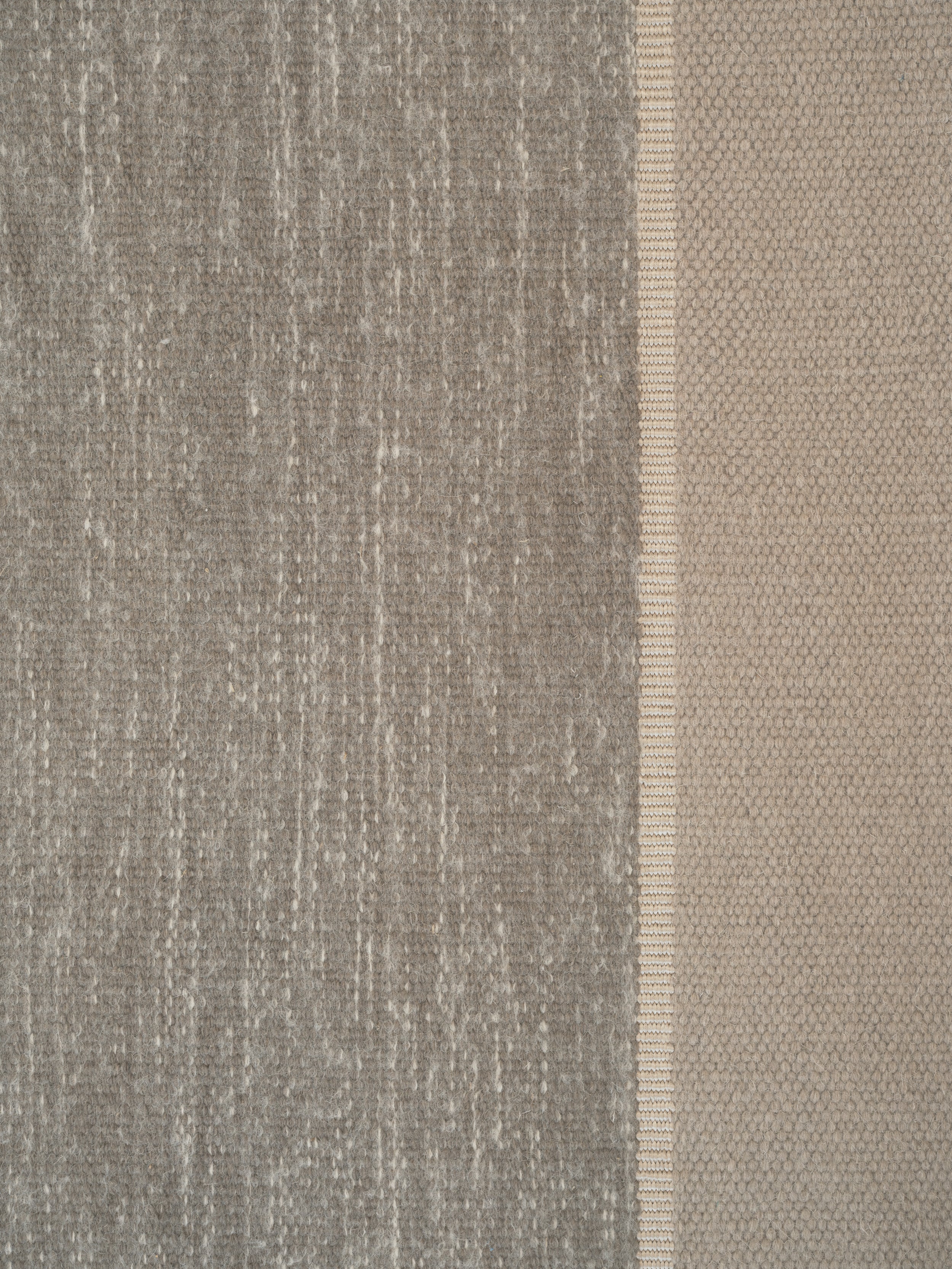 MAGNETIZE round carpet in dark beige