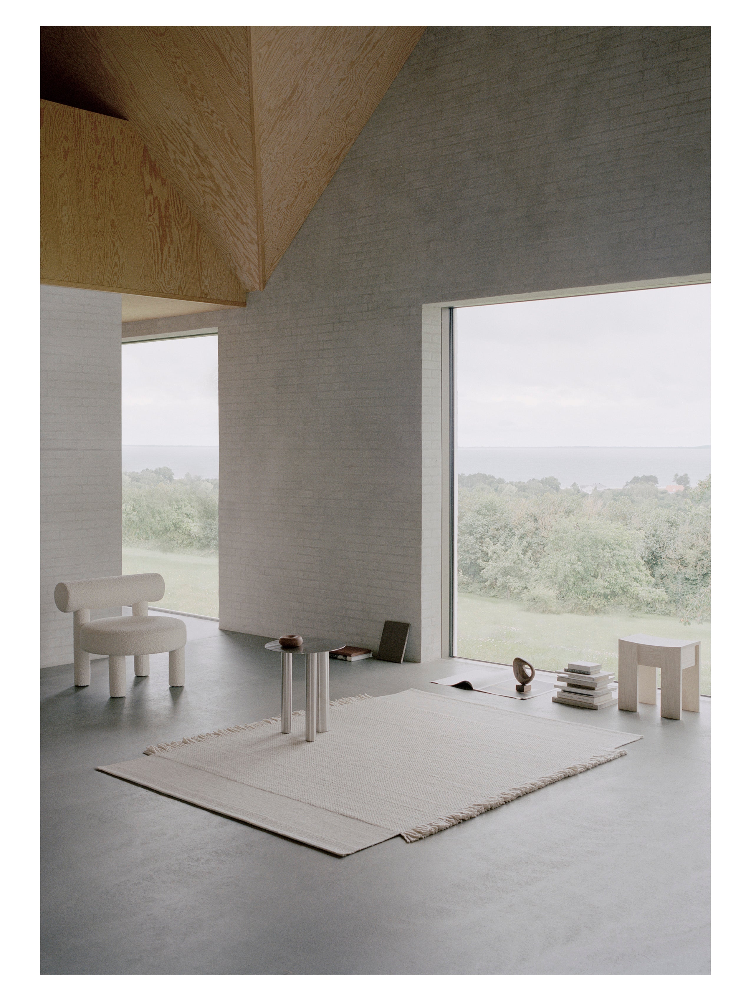 SILENT PATCH Rug Broken White