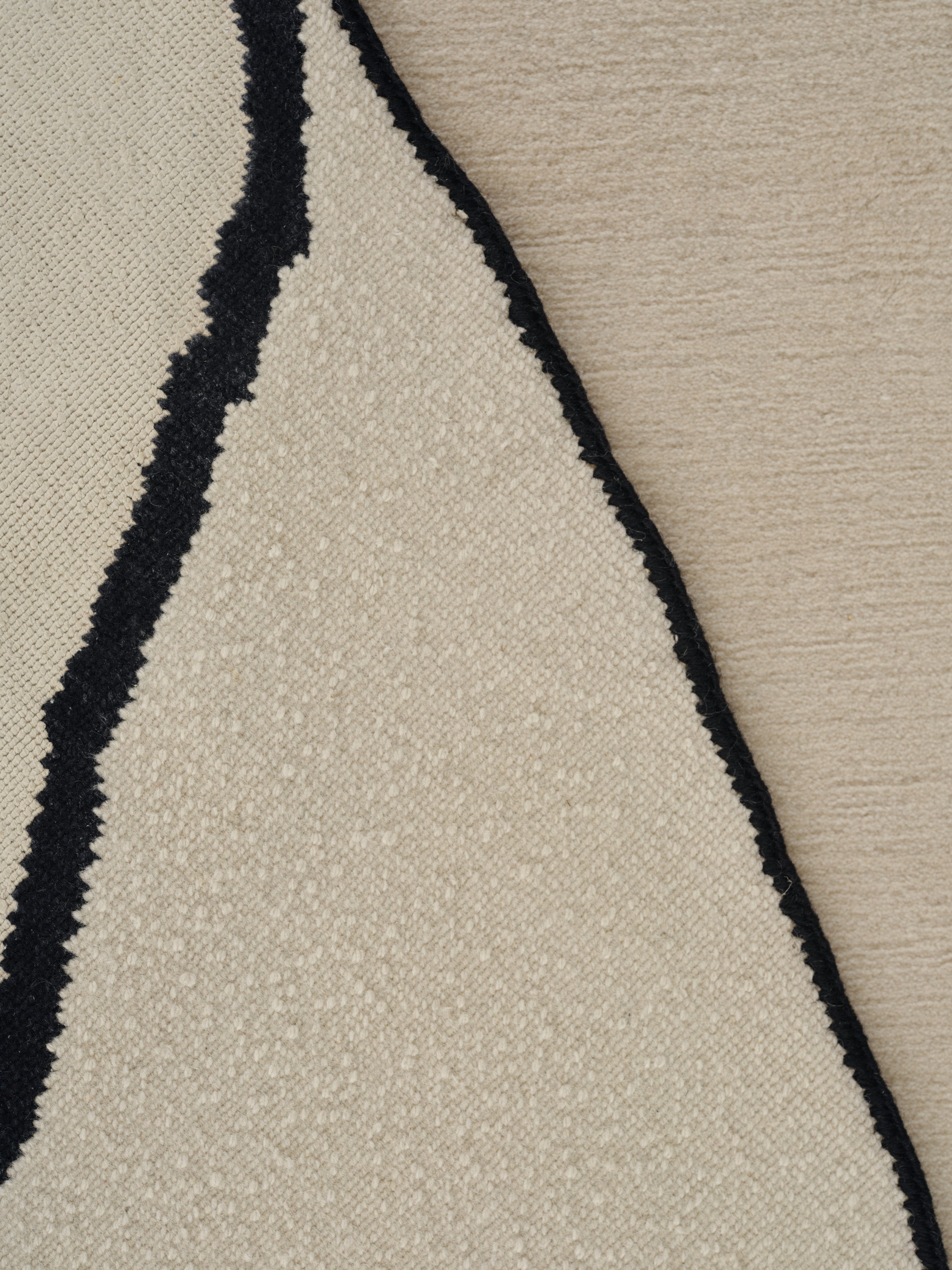 Decorative rug SLANTED SELF beige with black