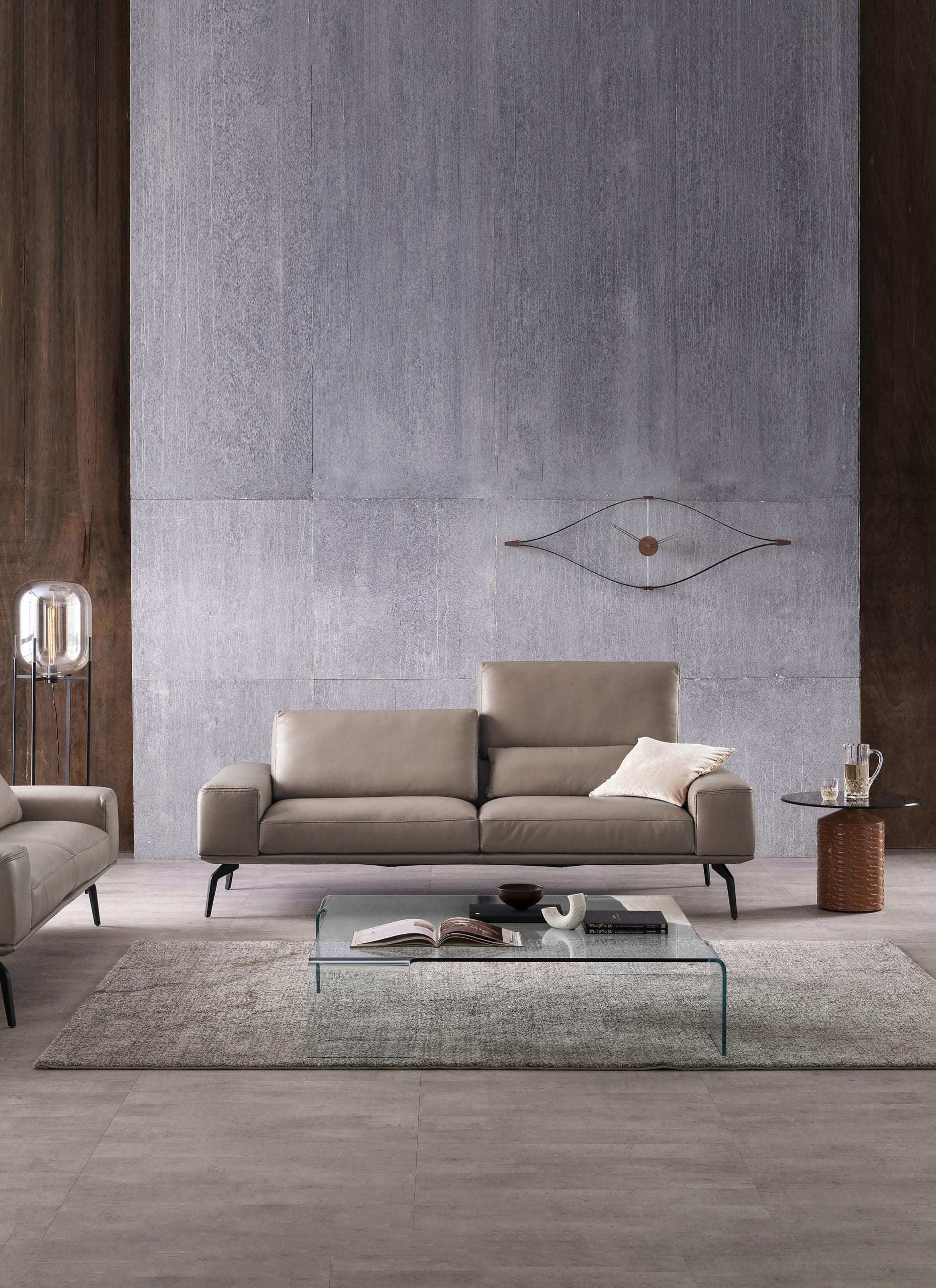 Nástěnné hodiny LOOK ořechové dřevo s chromovanými a černými prvky