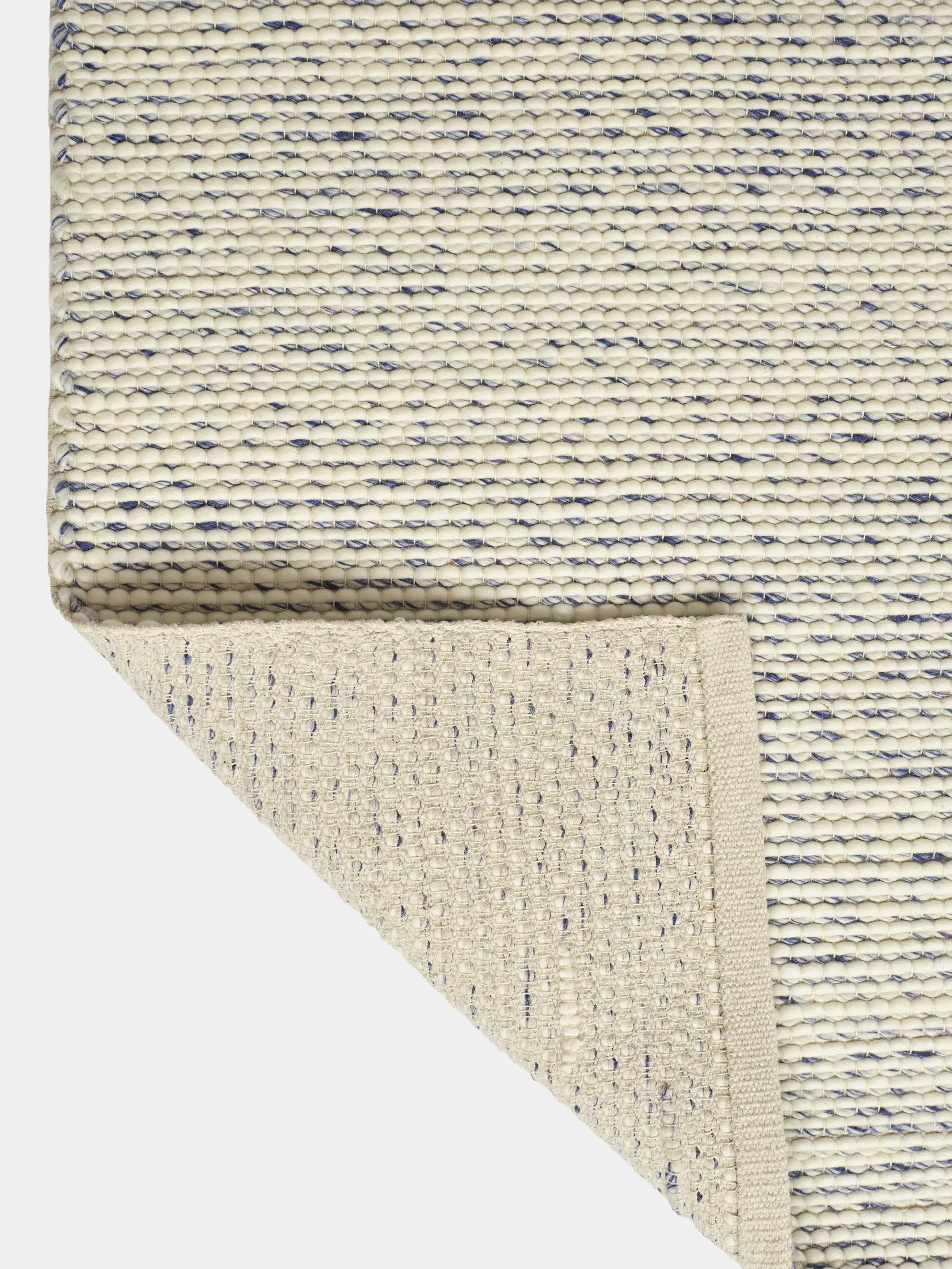 LOOPY cream rug with blue