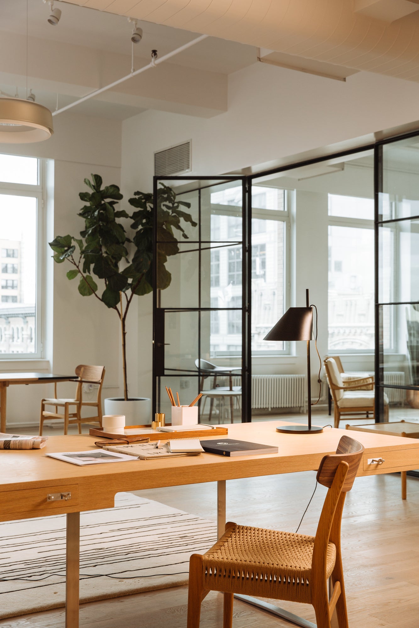 Stolní lampa YUH černá