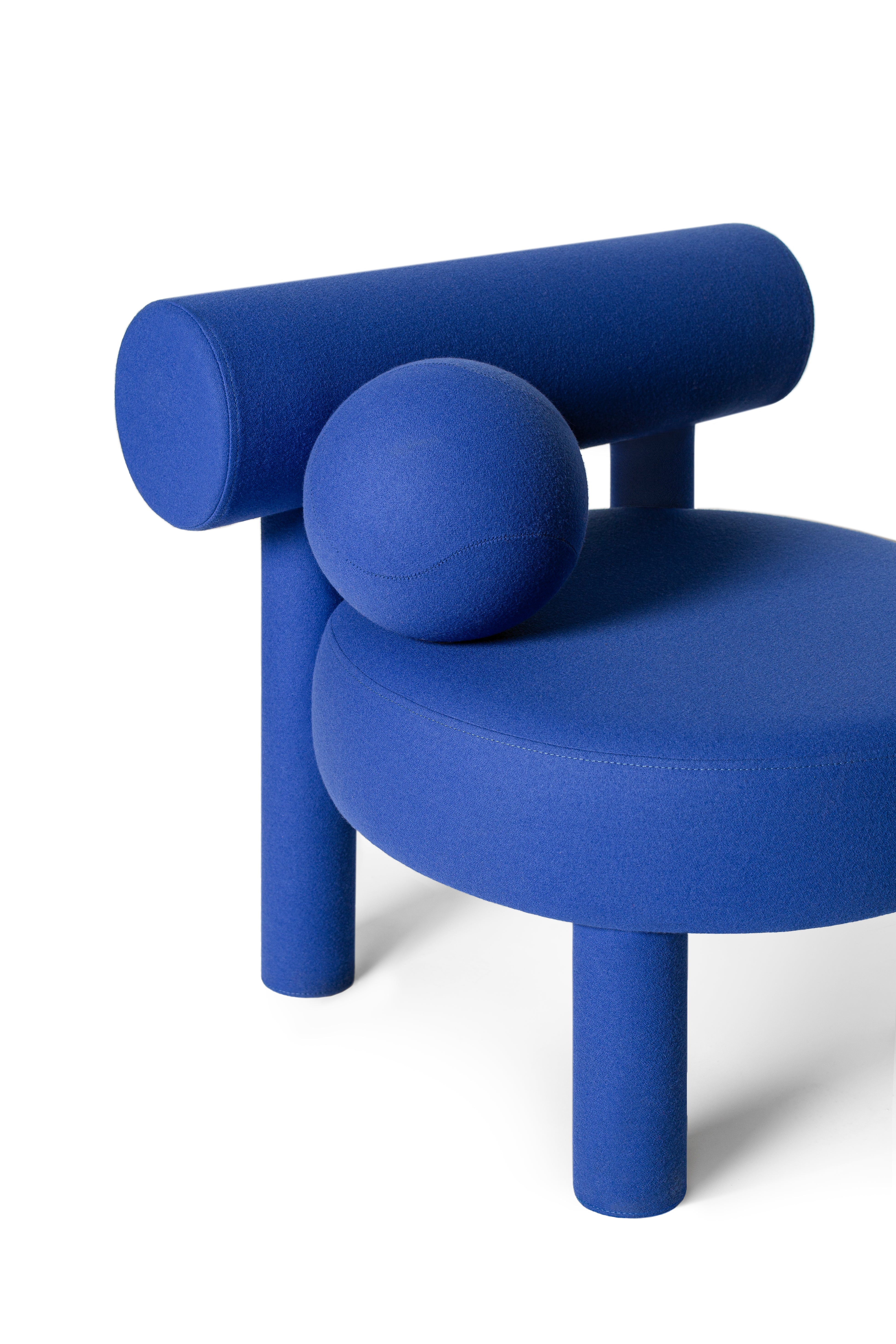Upholstered Armchair GROPIUS CS1